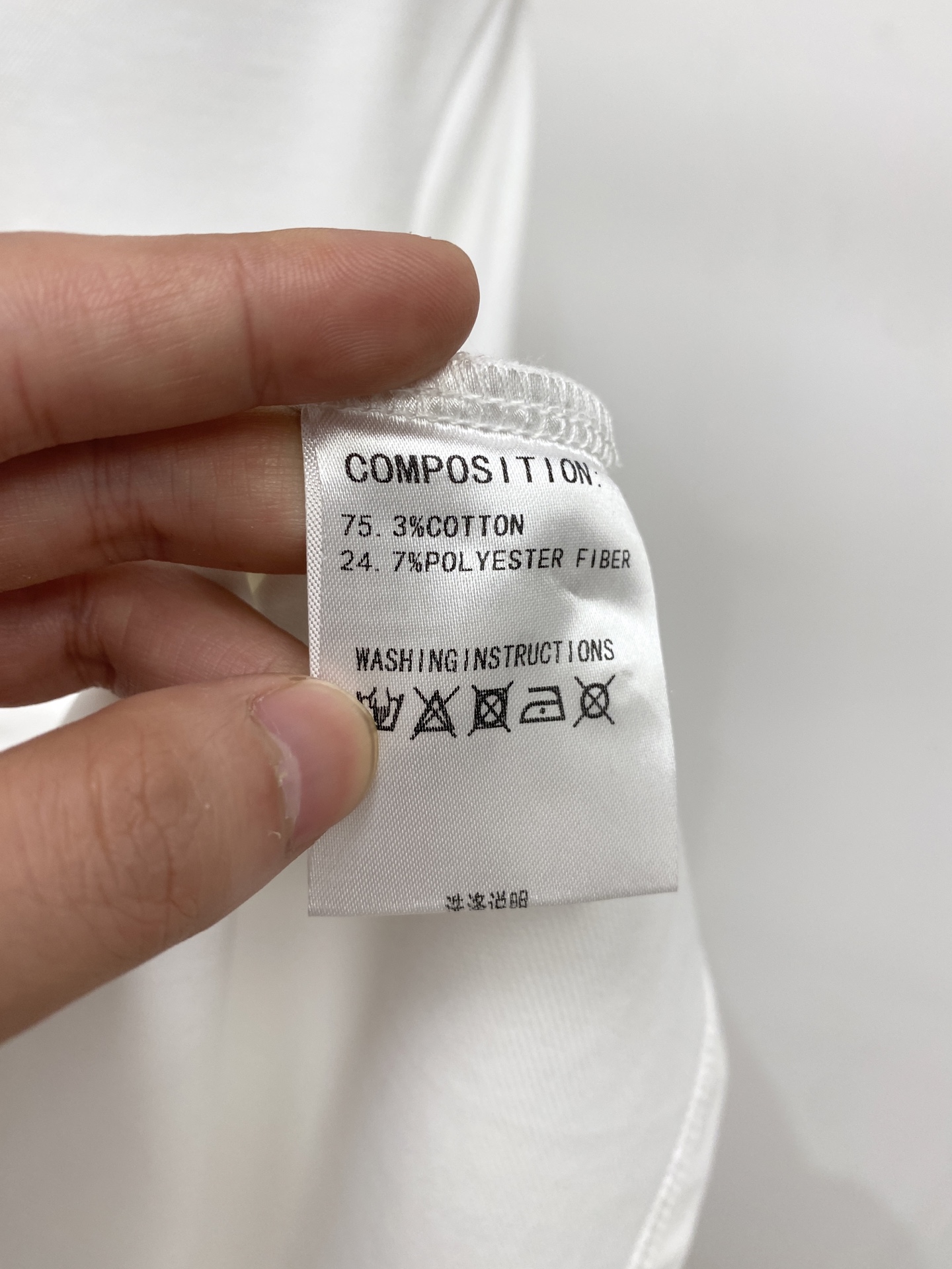 巴宝莉、2026新品短袖T恤，帅气时尚，胸前精致刺绣图案logo，简约百搭款。面料棉 不仅挺括，保持潮流