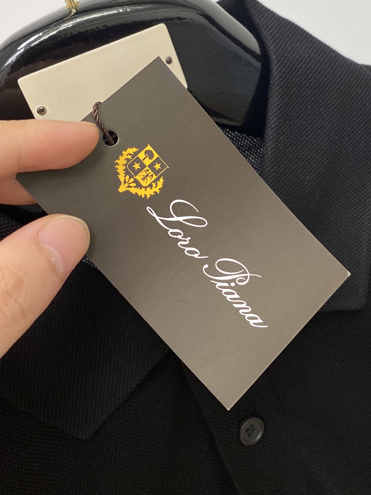 Loro Piana、2026新品短袖T恤，帅气时尚，胸前精致刺绣字母图案Logo，简约百搭款。面料棉 