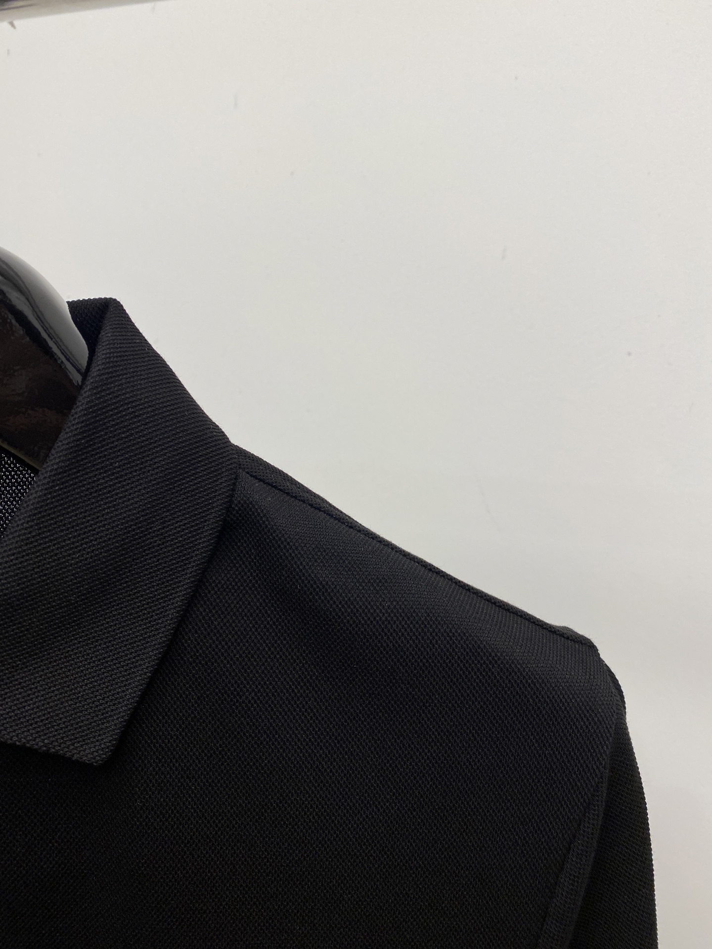 Loro Piana、2026新品短袖T恤，帅气时尚，胸前精致刺绣字母图案Logo，简约百搭款。面料棉 