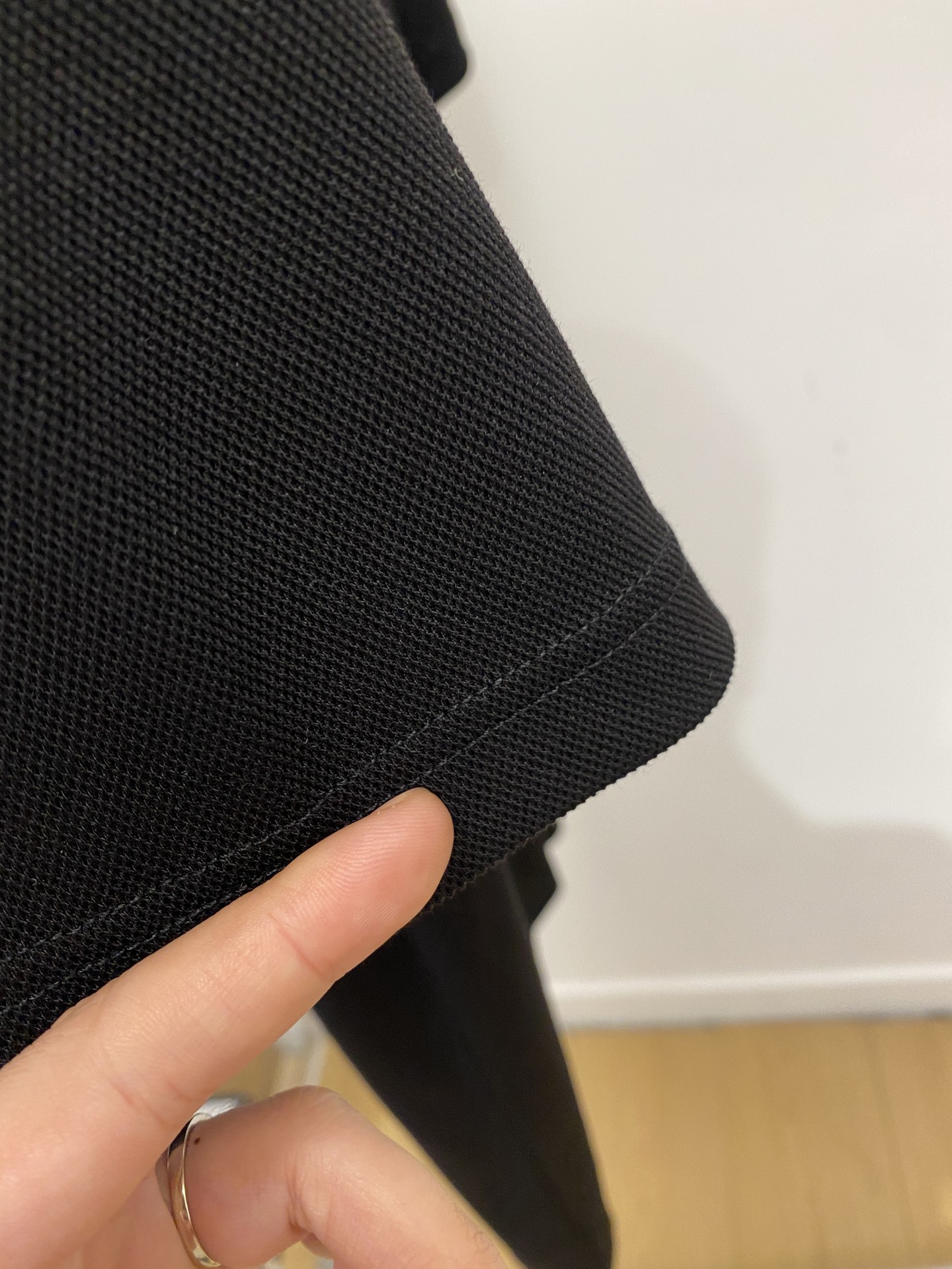 Loro Piana、2026新品短袖T恤，帅气时尚，胸前精致刺绣字母图案Logo，简约百搭款。面料棉 