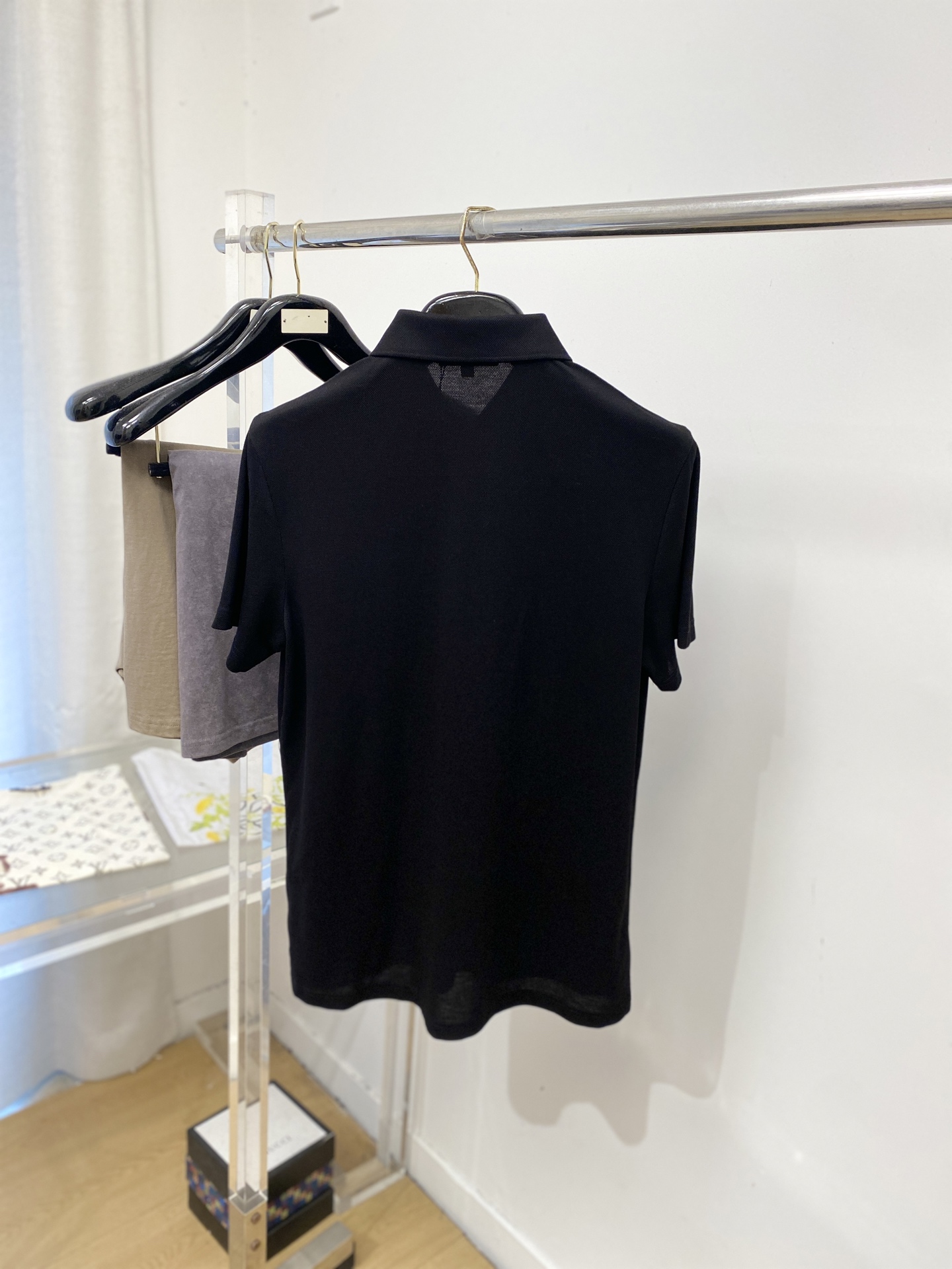 Loro Piana、2026新品短袖T恤，帅气时尚，胸前精致刺绣字母图案Logo，简约百搭款。面料棉 