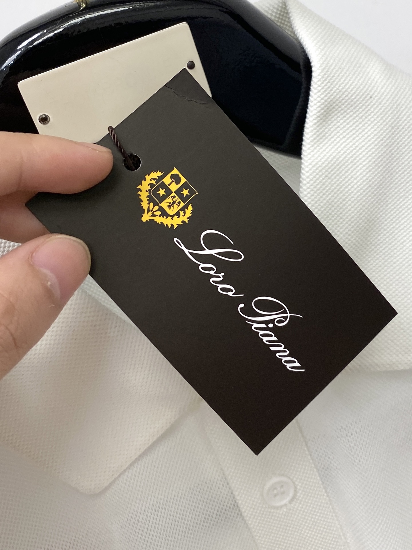 Loro Piana、2026新品短袖T恤，帅气时尚，胸前精致刺绣字母图案Logo，简约百搭款。面料棉 