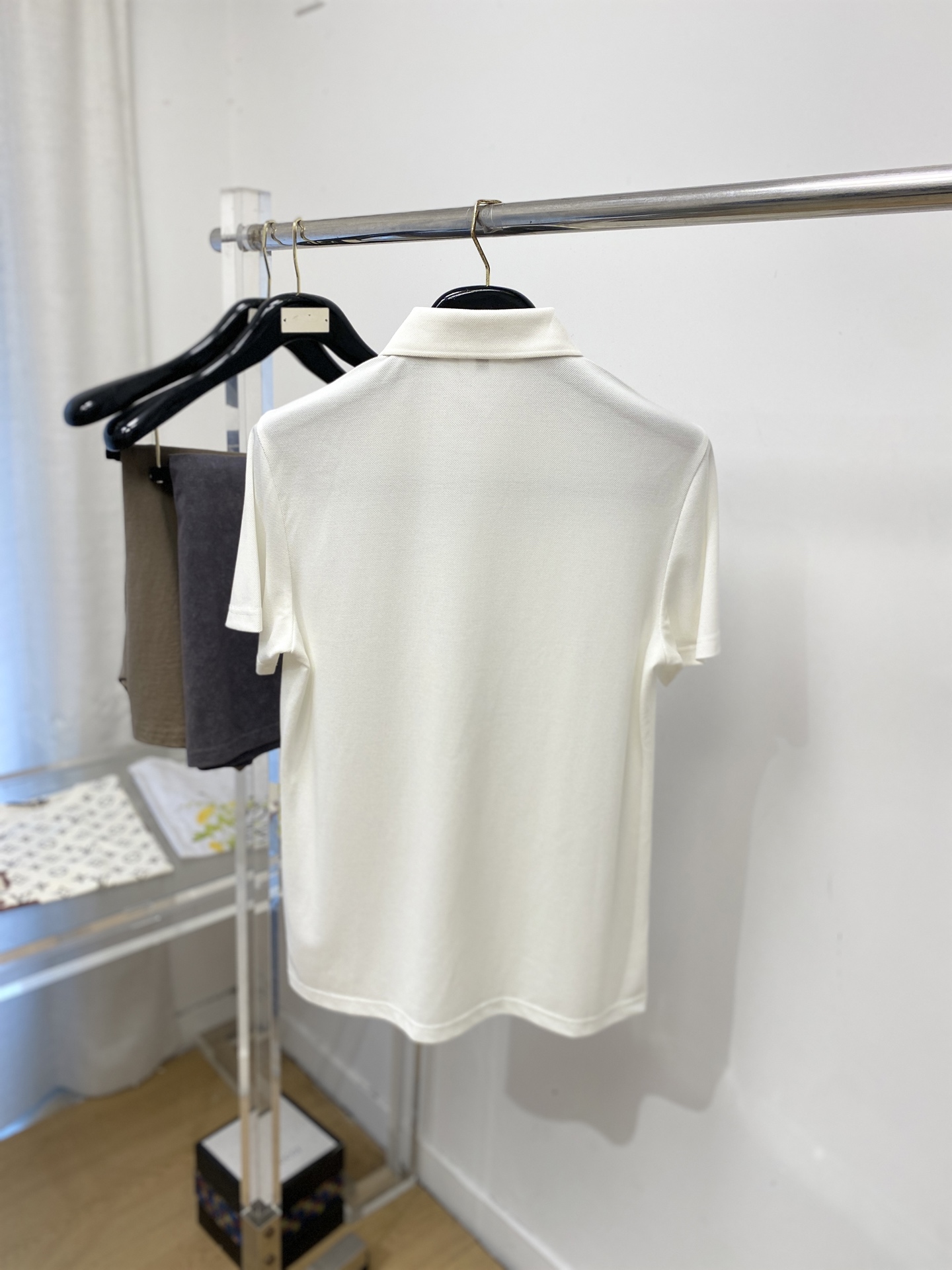 Loro Piana、2026新品短袖T恤，帅气时尚，胸前精致刺绣字母图案Logo，简约百搭款。面料棉 