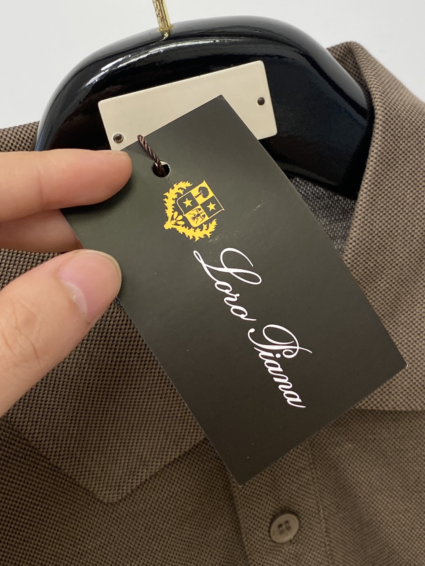 Loro Piana、2026新品短袖T恤，帅气时尚，胸前精致刺绣字母图案Logo，简约百搭款。面料棉 