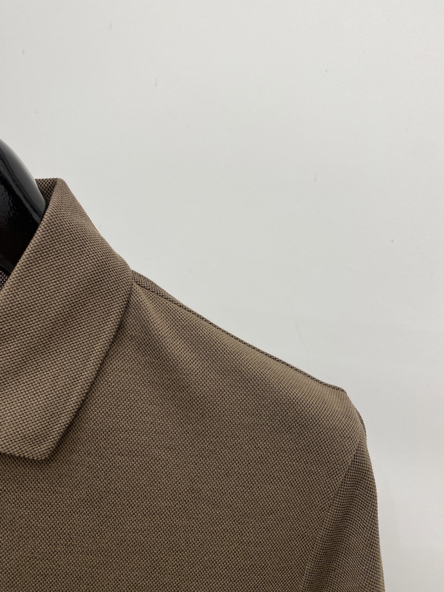 Loro Piana、2026新品短袖T恤，帅气时尚，胸前精致刺绣字母图案Logo，简约百搭款。面料棉 