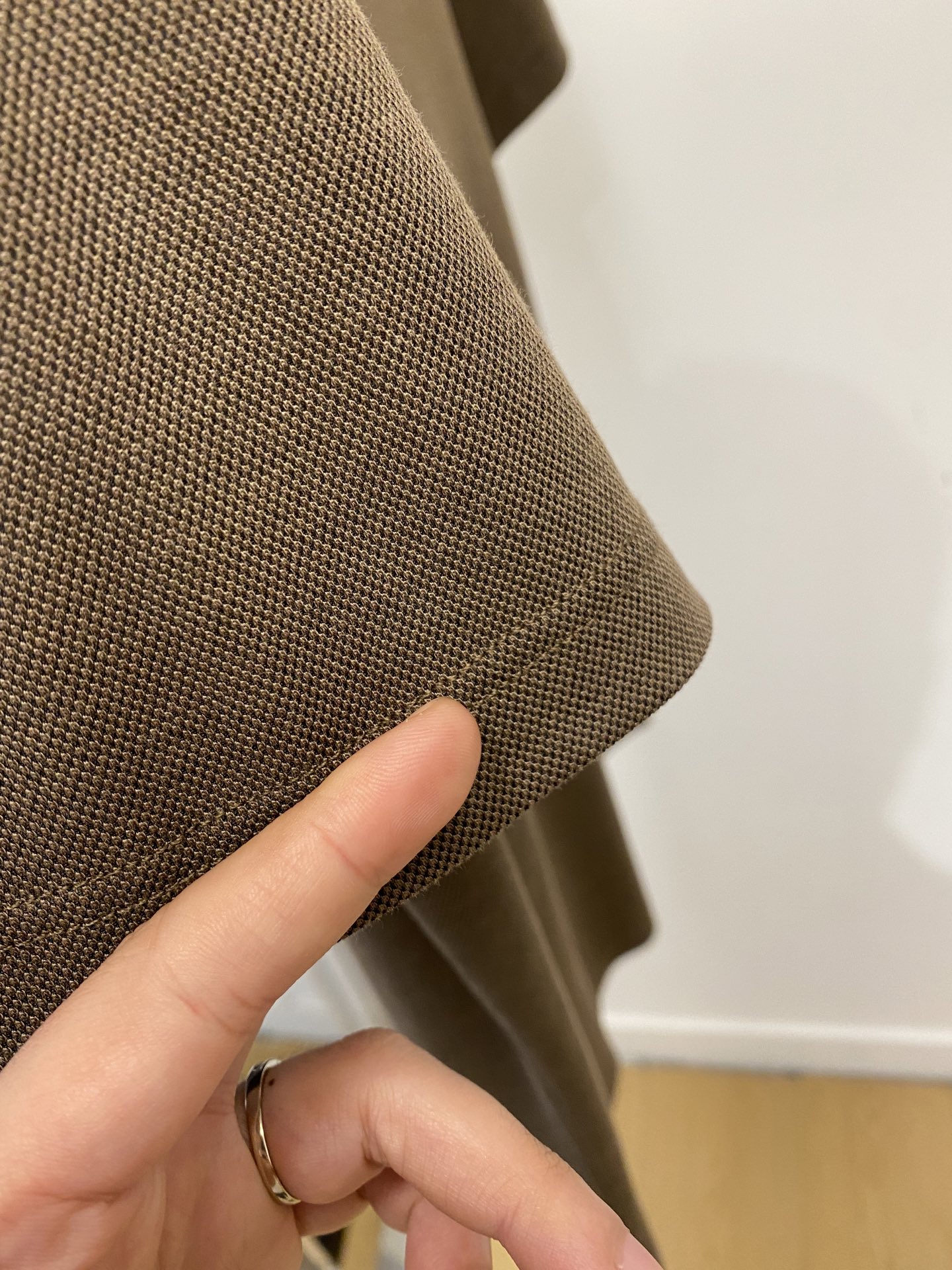 Loro Piana、2026新品短袖T恤，帅气时尚，胸前精致刺绣字母图案Logo，简约百搭款。面料棉 