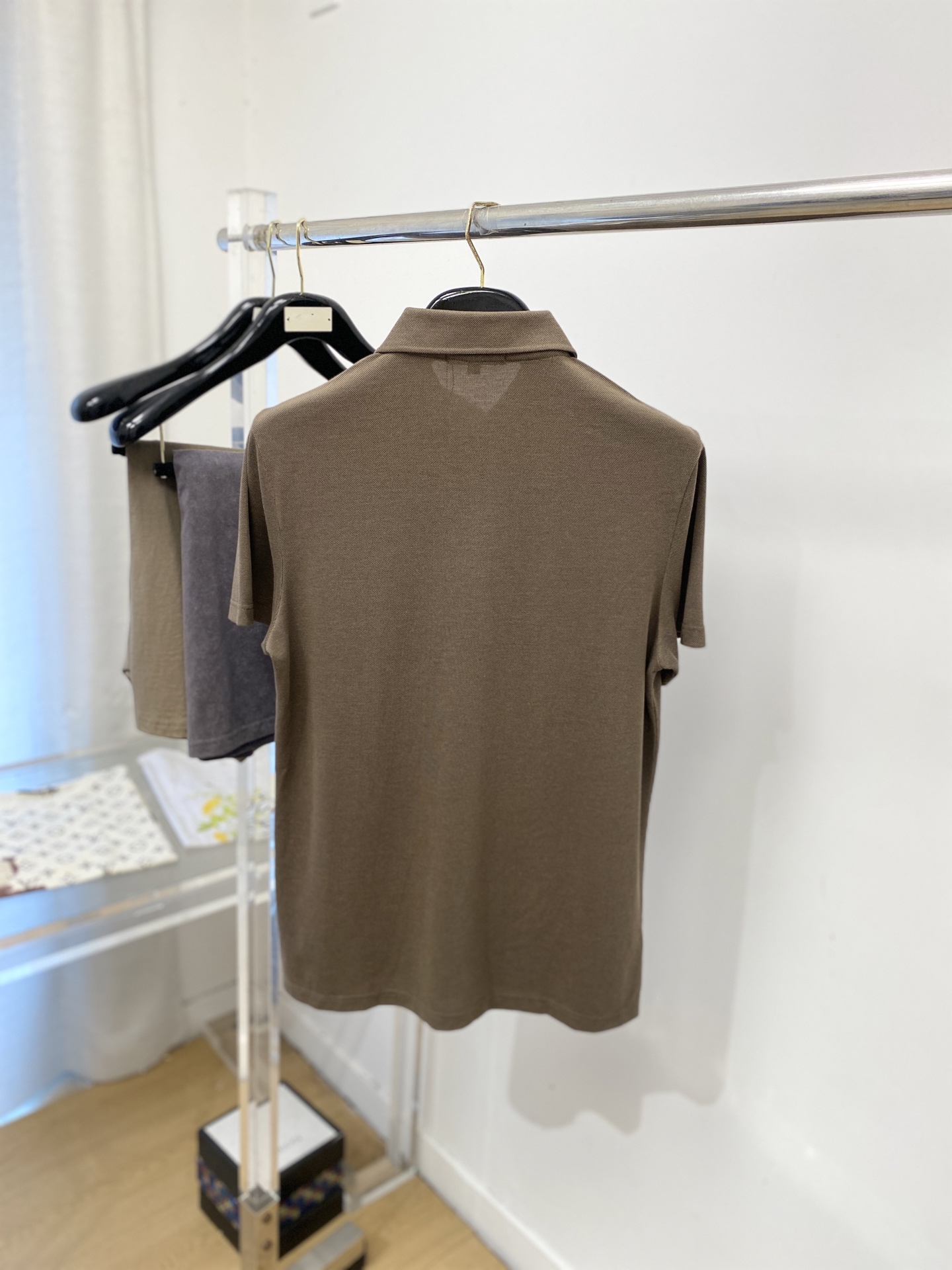 Loro Piana、2026新品短袖T恤，帅气时尚，胸前精致刺绣字母图案Logo，简约百搭款。面料棉 