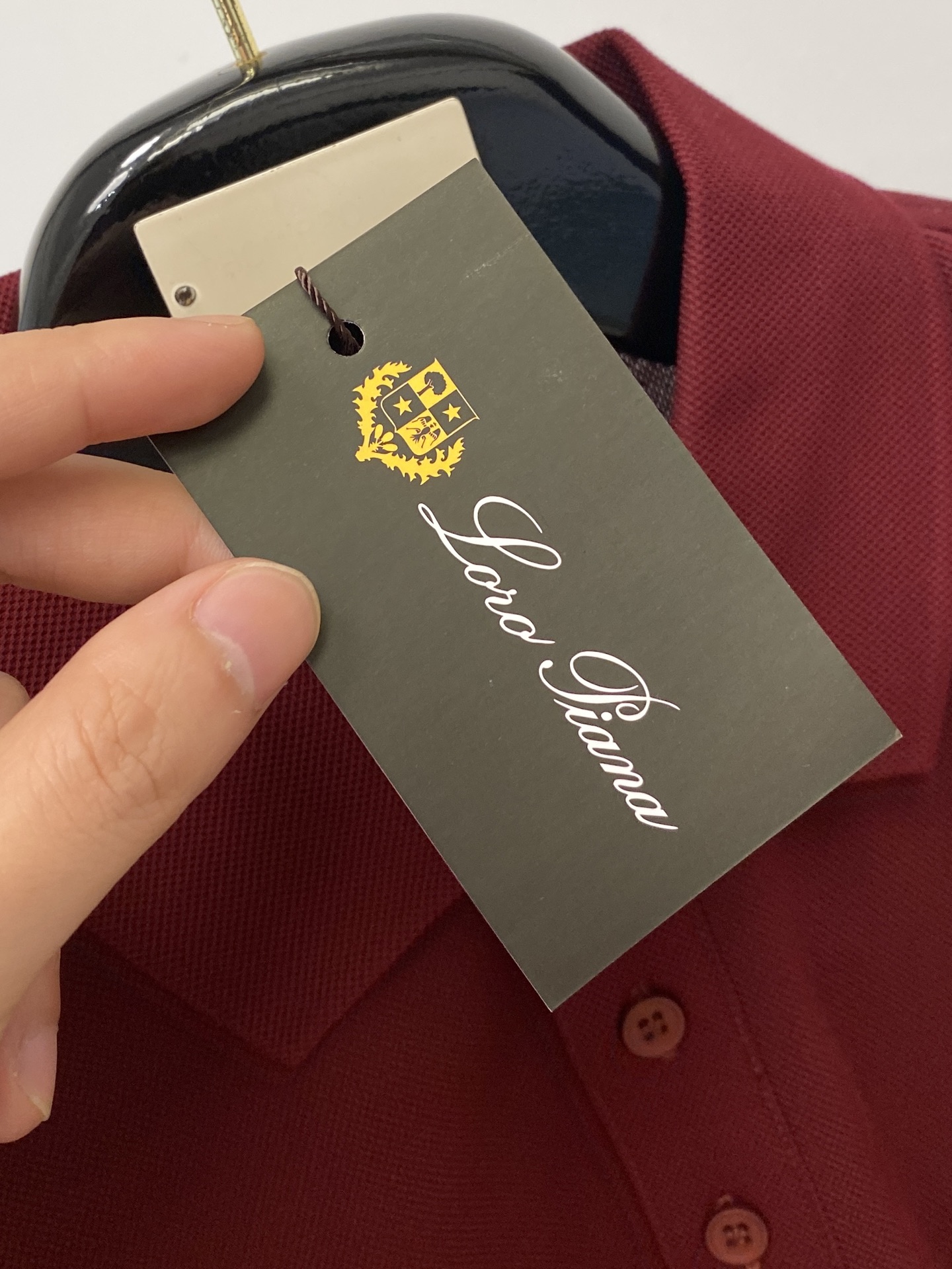 Loro Piana、2026新品短袖T恤，帅气时尚，胸前精致刺绣字母图案Logo，简约百搭款。面料棉 