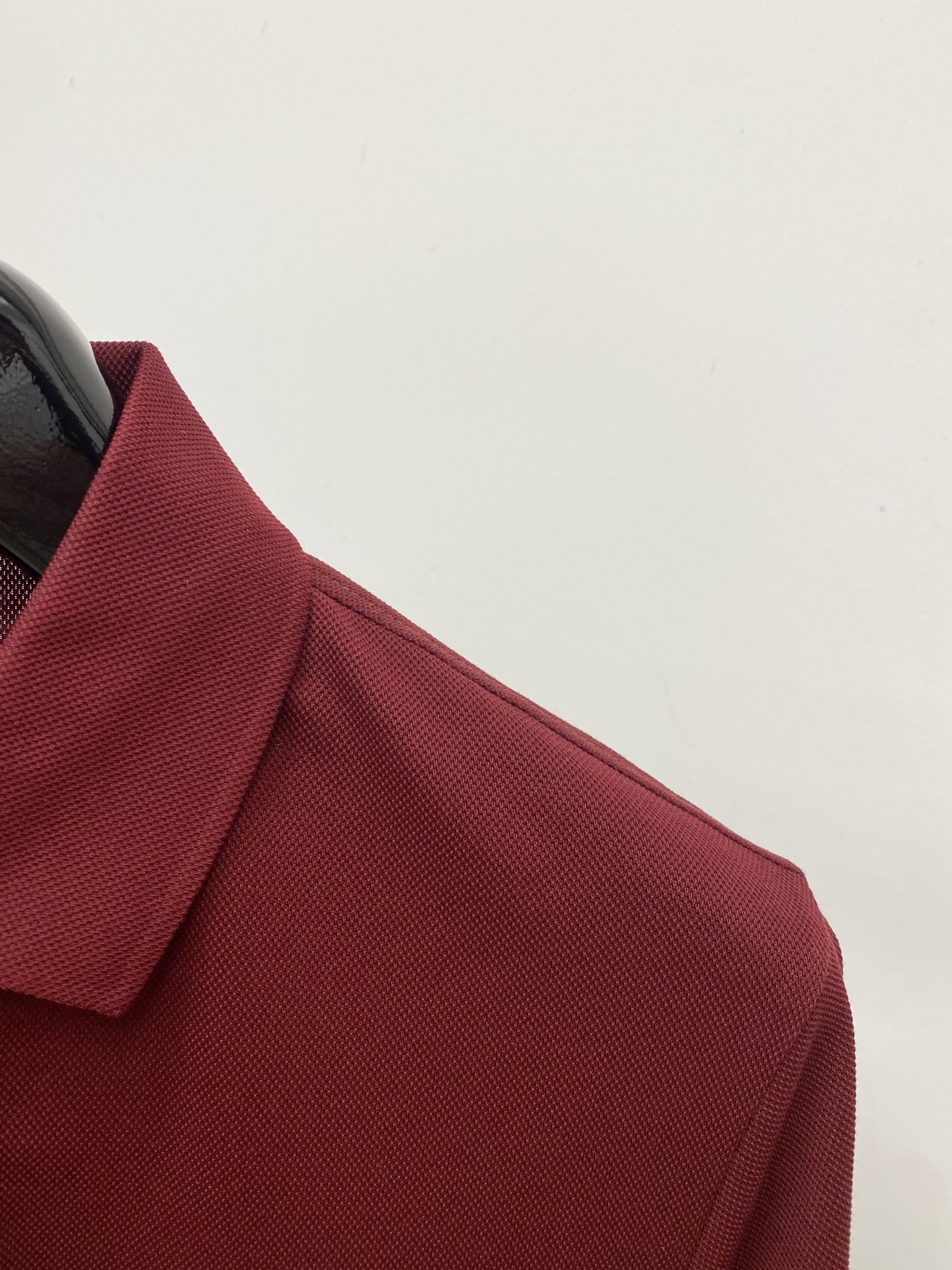 Loro Piana、2026新品短袖T恤，帅气时尚，胸前精致刺绣字母图案Logo，简约百搭款。面料棉 