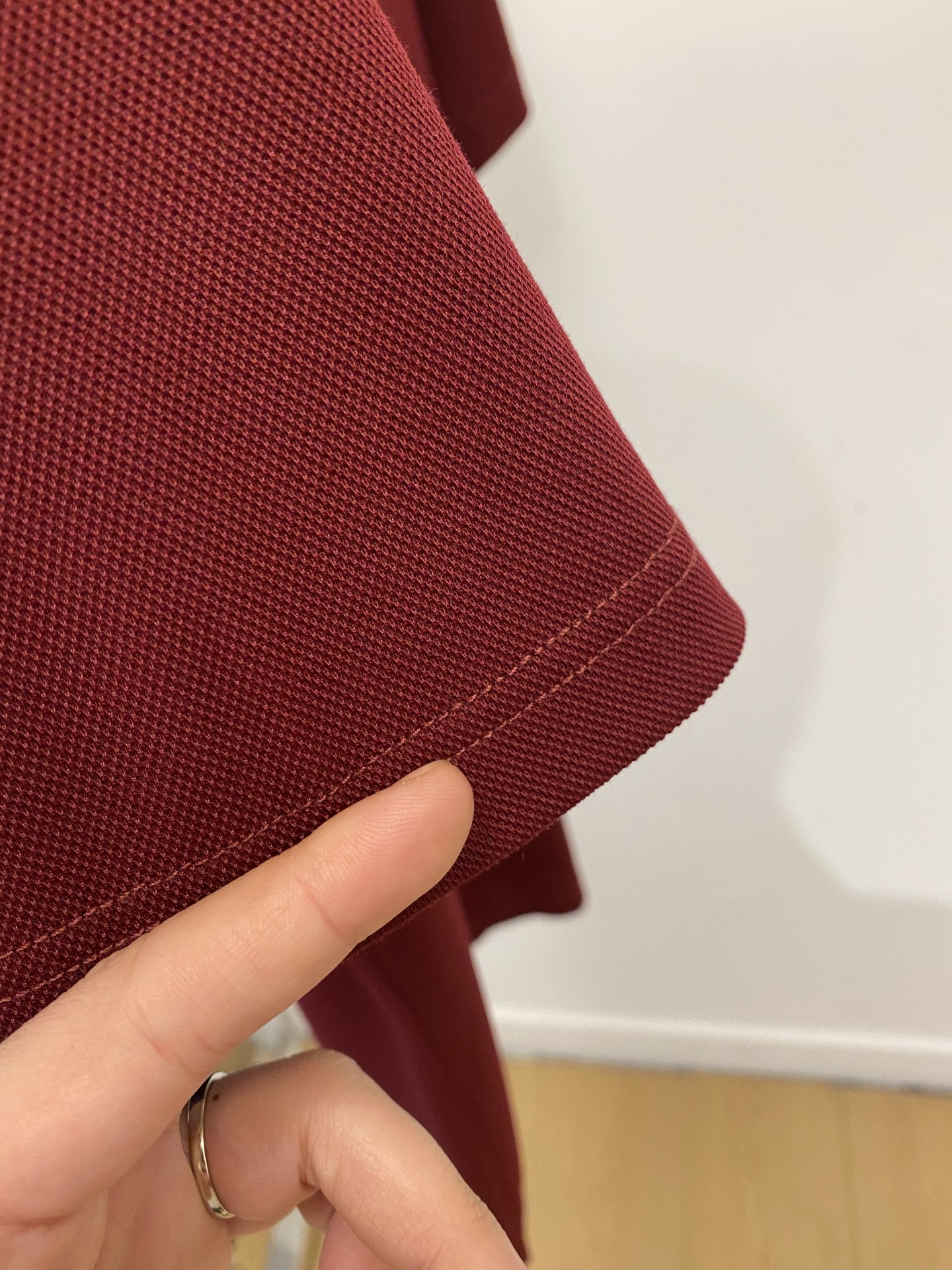 Loro Piana、2026新品短袖T恤，帅气时尚，胸前精致刺绣字母图案Logo，简约百搭款。面料棉 