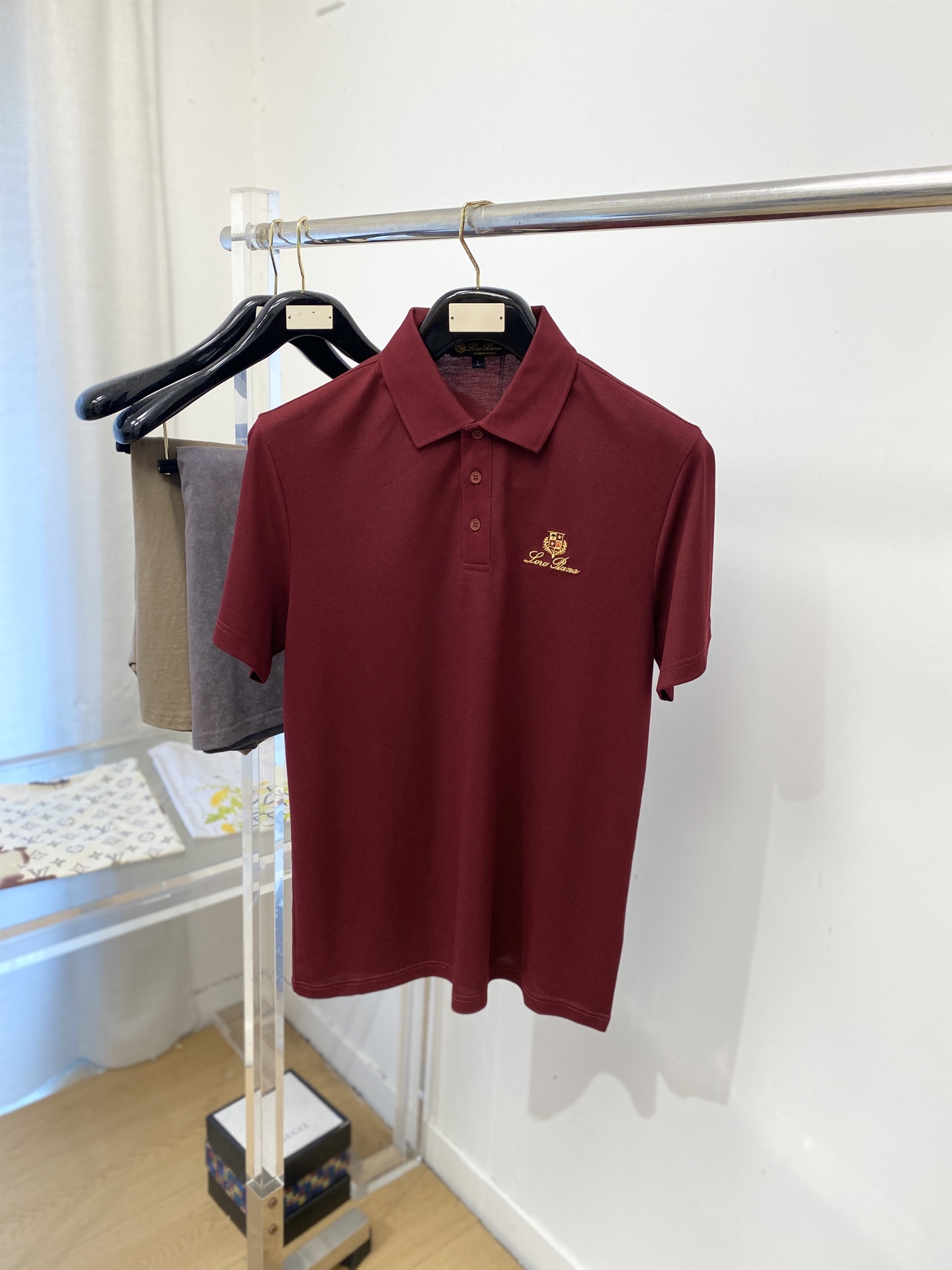 Loro Piana、2026新品短袖T恤，帅气时尚，胸前精致刺绣字母图案Logo，简约百搭款。面料棉 