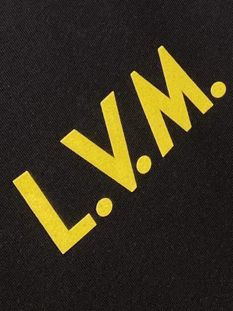 路易威登、2026新品短袖T恤，帅气时尚，胸前顶级印花字母logo，简约百搭款。面料棉 不仅挺括，保持潮