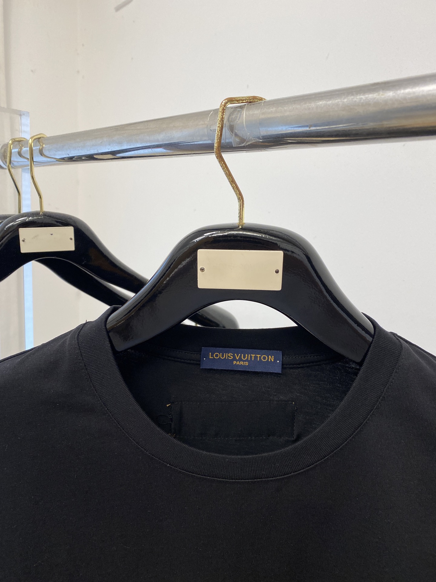 路易威登、2026新品短袖T恤，帅气时尚，胸前顶级印花字母logo，简约百搭款。面料棉 不仅挺括，保持潮