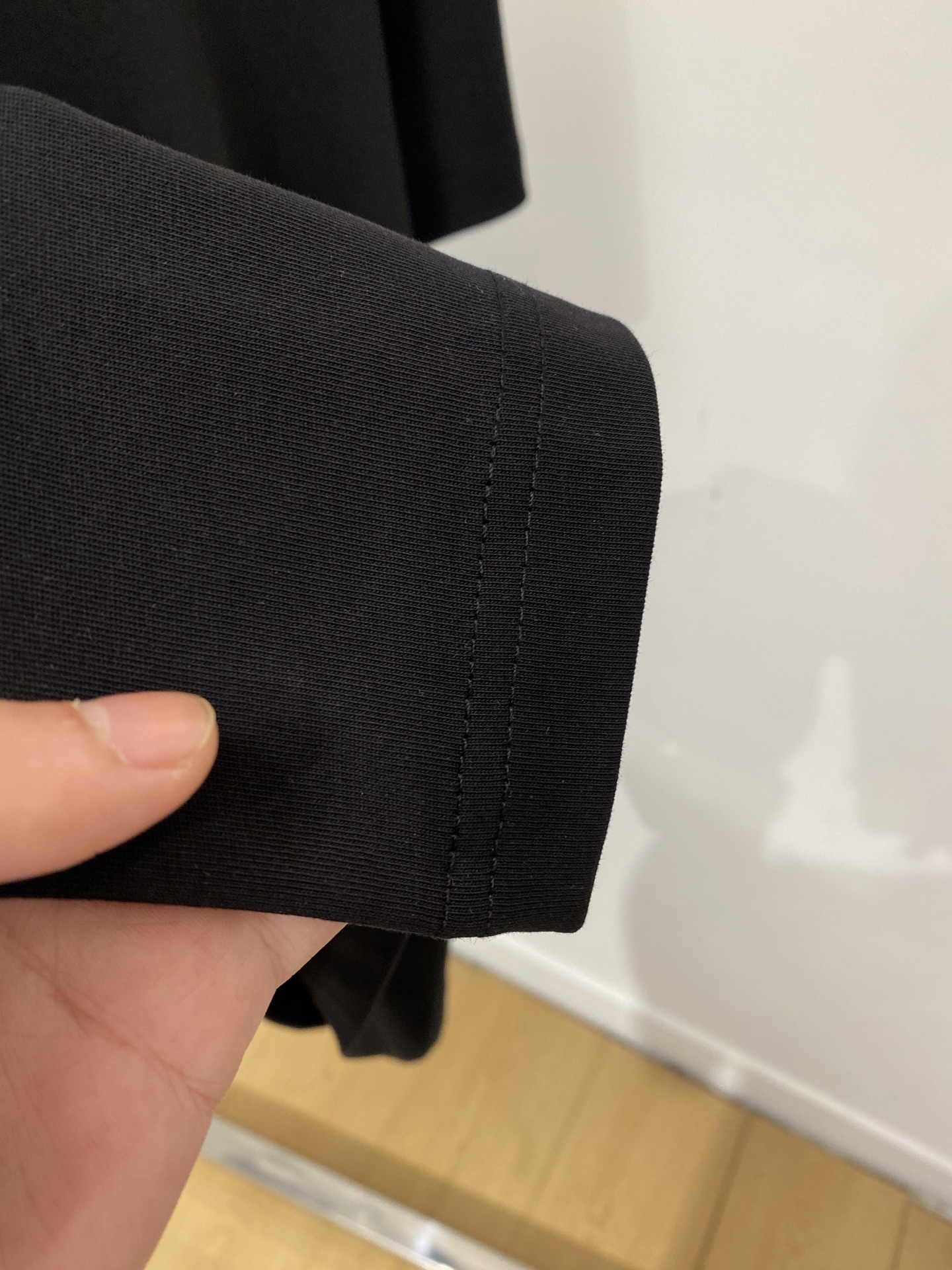 路易威登、2026新品短袖T恤，帅气时尚，胸前顶级印花字母logo，简约百搭款。面料棉 不仅挺括，保持潮