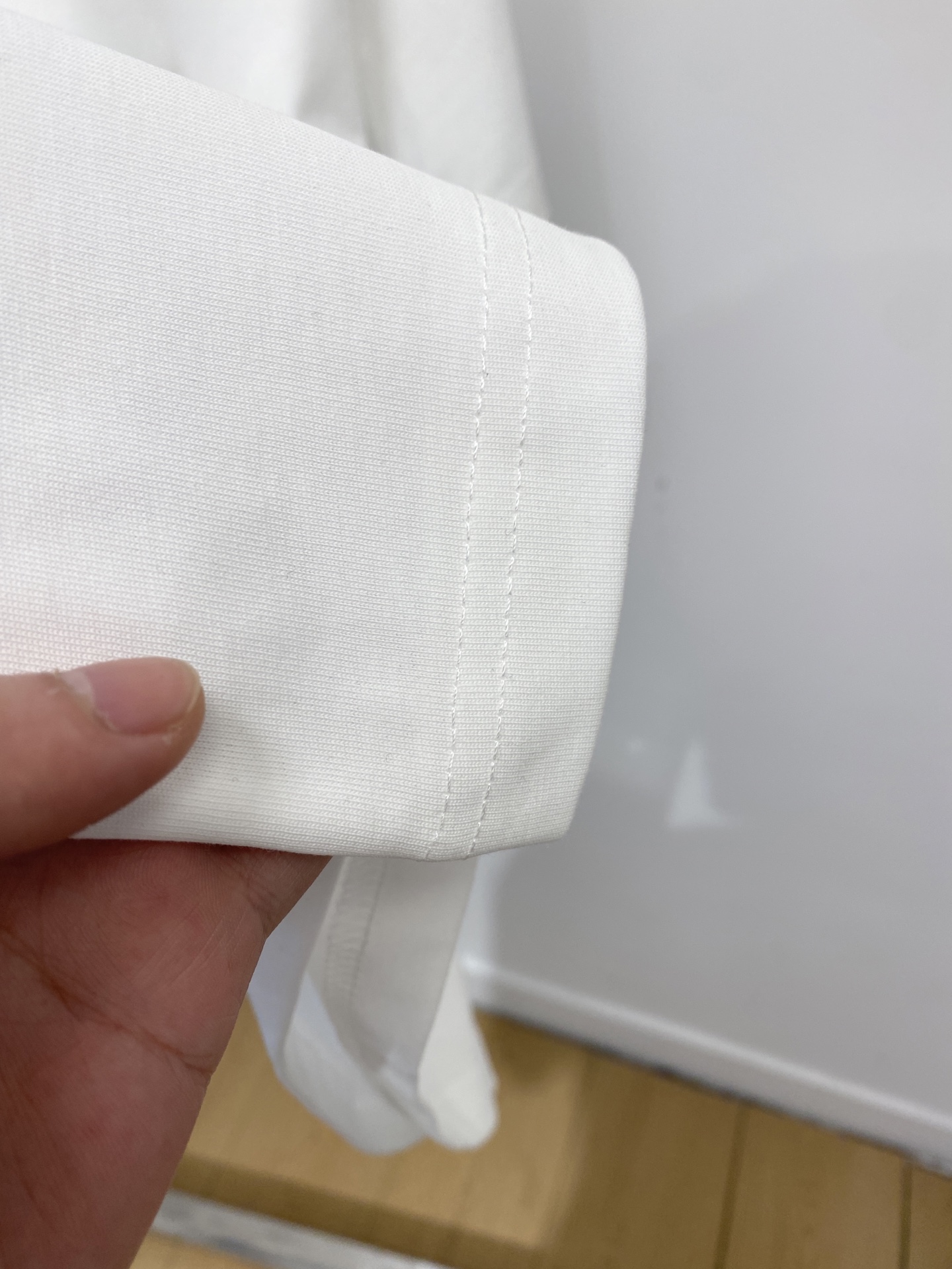 路易威登、2026新品短袖T恤，帅气时尚，胸前顶级印花字母logo，简约百搭款。面料棉 不仅挺括，保持潮