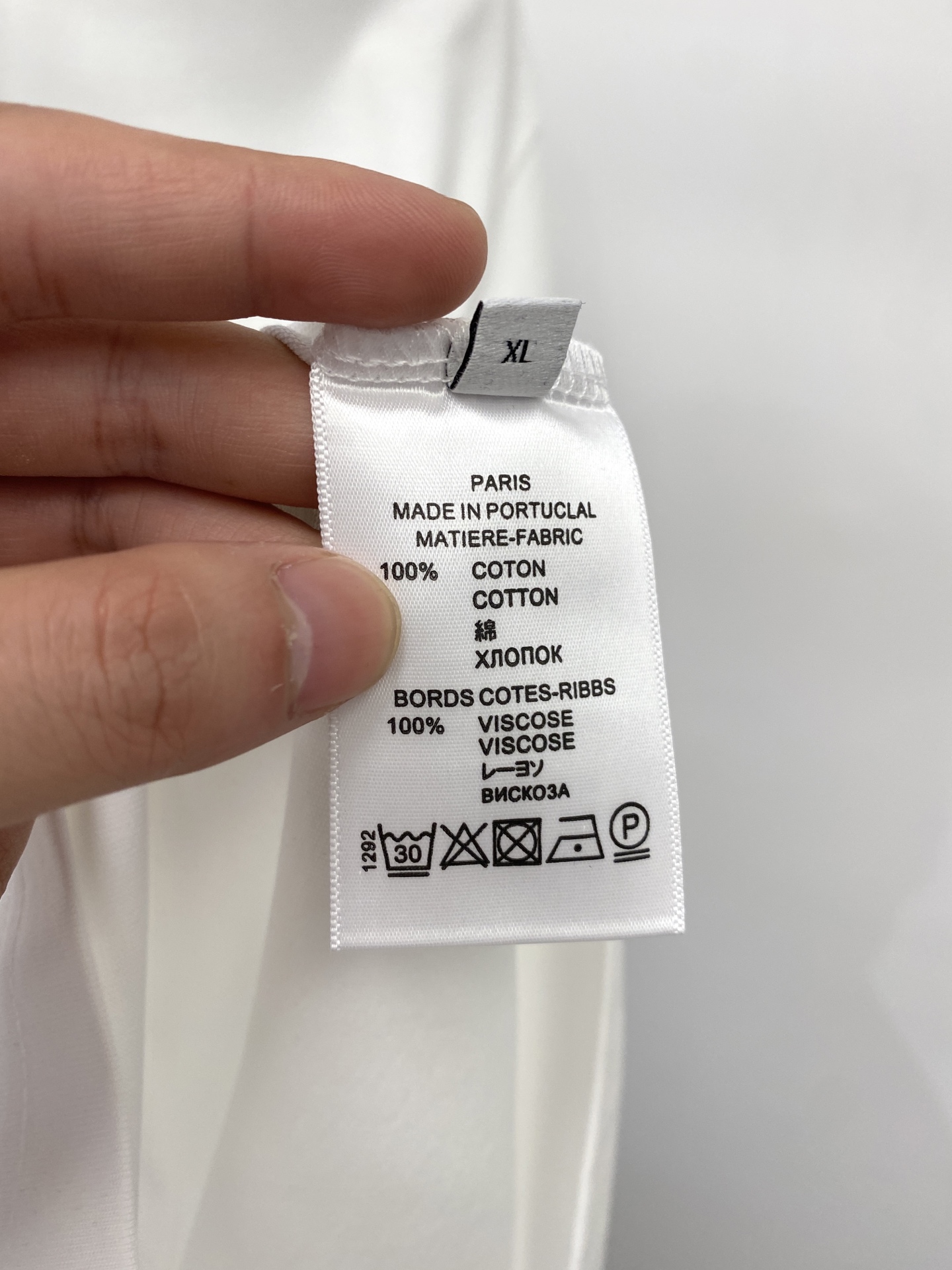 路易威登、2026新品短袖T恤，帅气时尚，胸前顶级印花字母logo，简约百搭款。面料棉 不仅挺括，保持潮