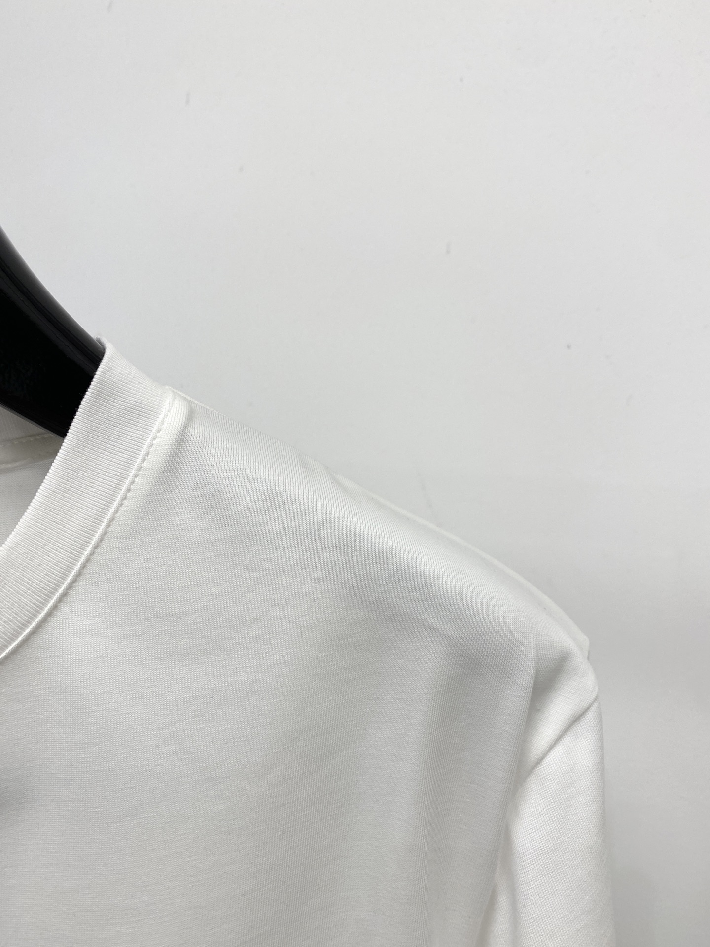 巴宝莉、2026新品短袖T恤，帅气时尚，胸前顶级印胶图案字母logo，简约百搭款。面料棉 不仅挺括，保持