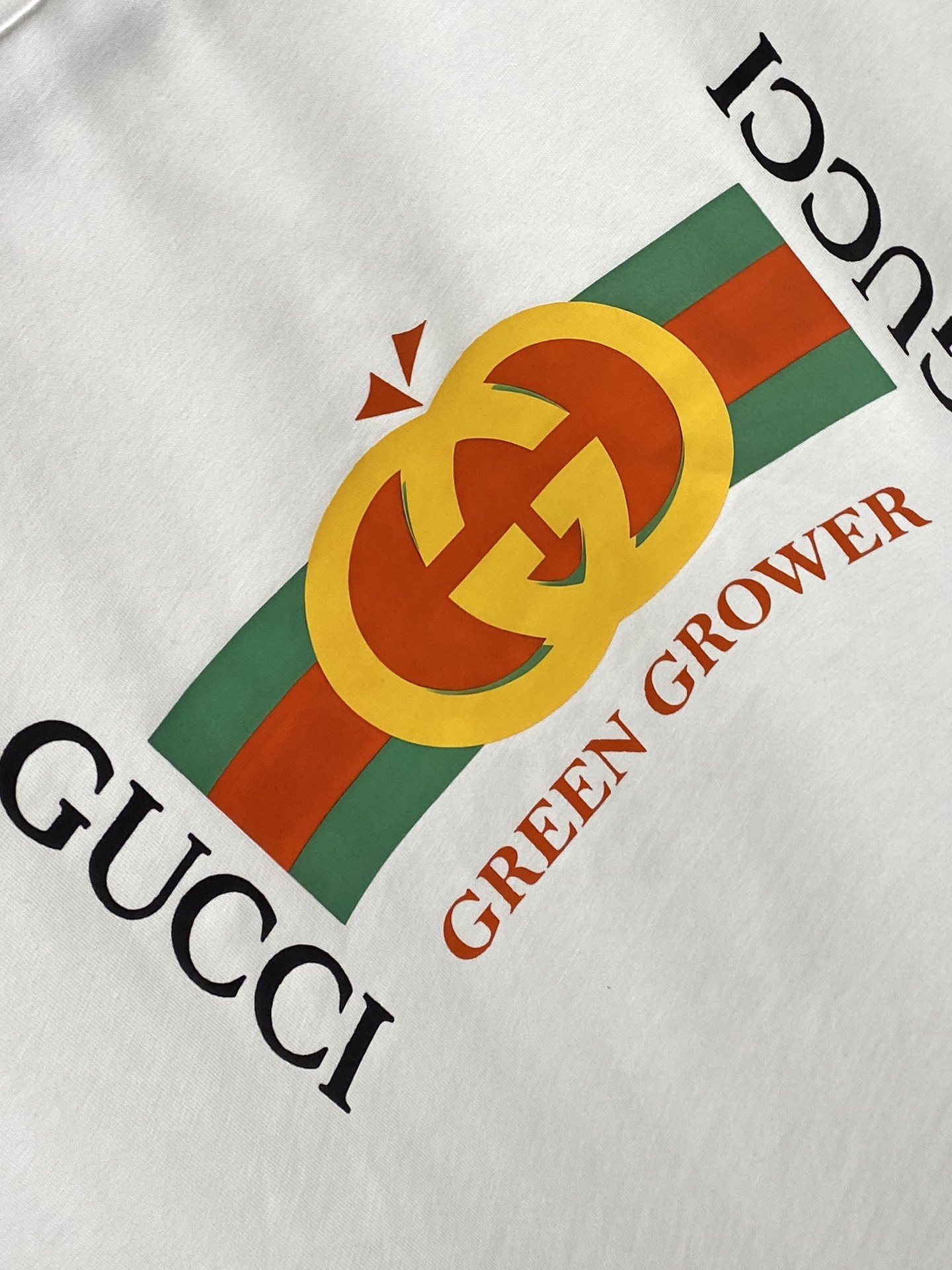 古奇、2026新品短袖T恤，帅气时尚，胸前顶级印花字母logo，简约百搭款。面料棉 不仅挺括，保持潮流的