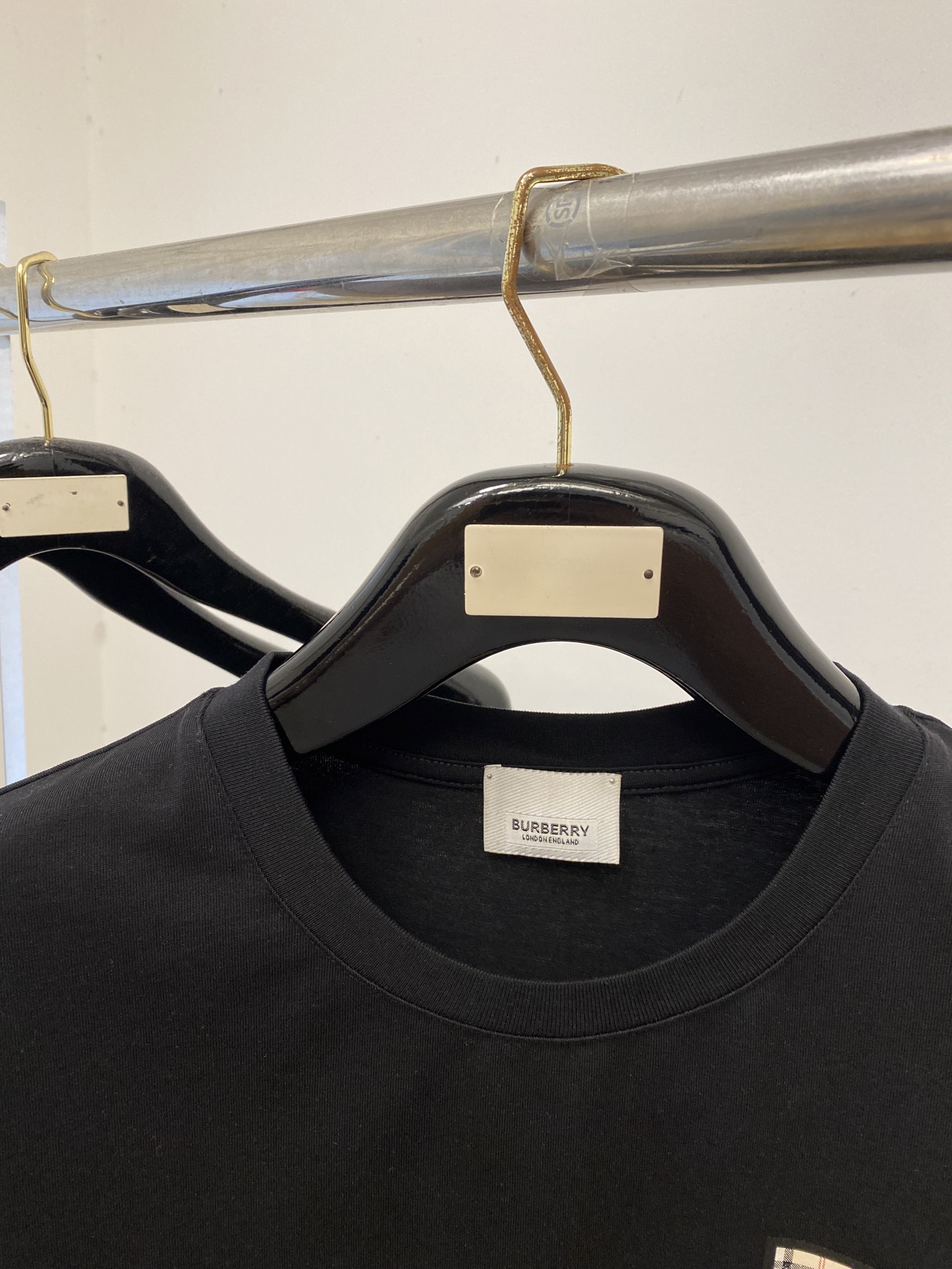 巴宝莉、2026新品短袖T恤，帅气时尚，胸前顶级印胶图案字母logo，简约百搭款。面料棉 不仅挺括，保持