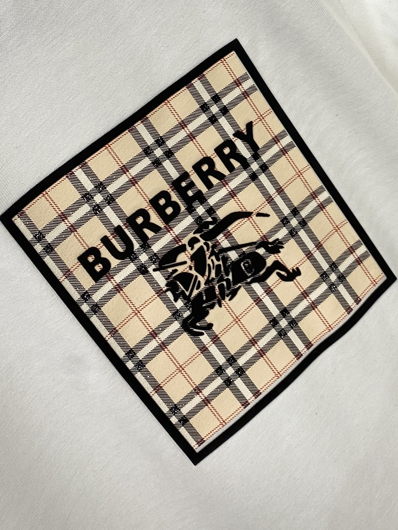 巴宝莉、2026新品短袖T恤，帅气时尚，胸前顶级印胶图案字母logo，简约百搭款。面料棉 不仅挺括，保持