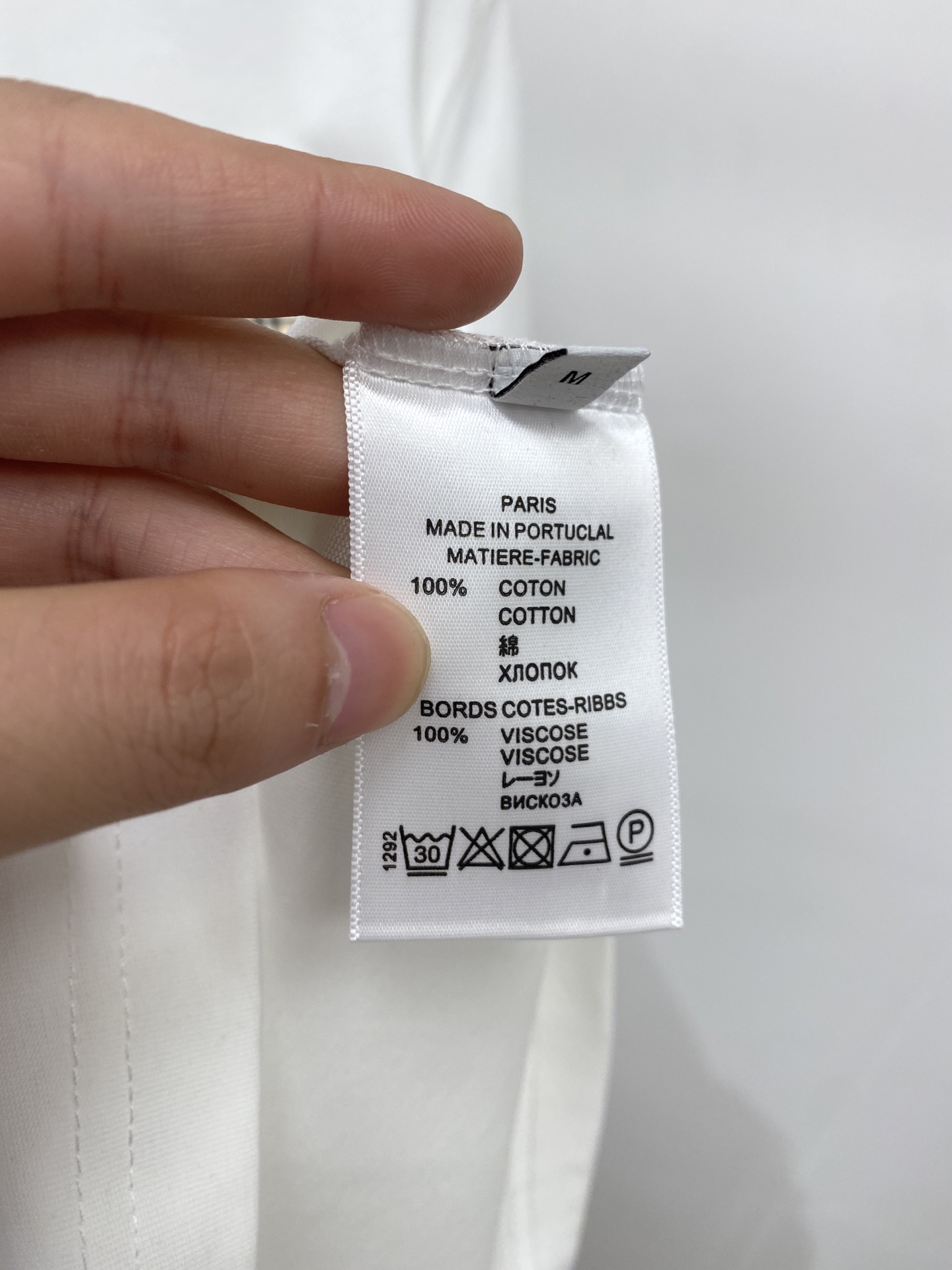 巴宝莉、2026新品短袖T恤，帅气时尚，胸前顶级印胶图案字母logo，简约百搭款。面料棉 不仅挺括，保持