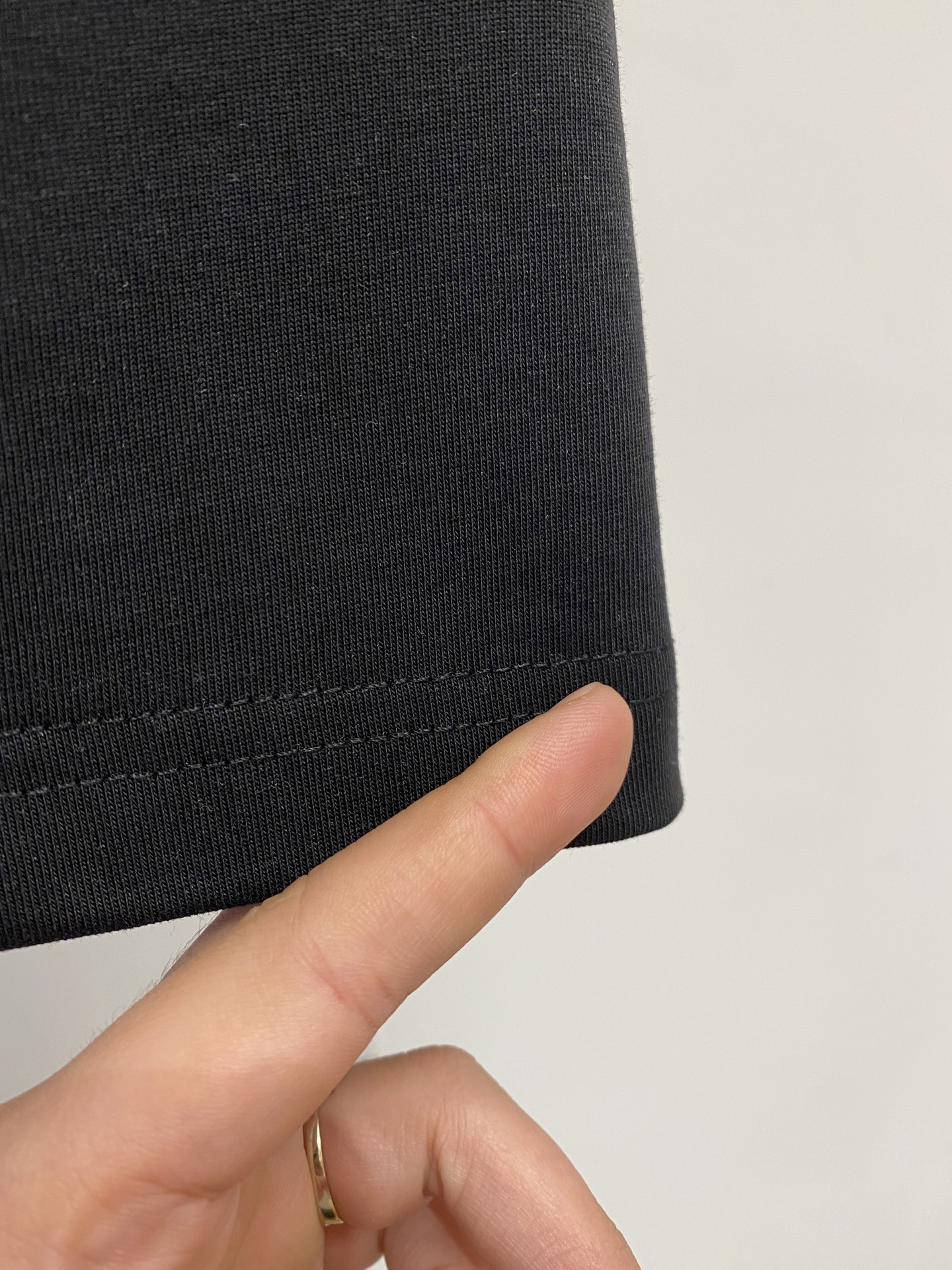 Celine 赛琳、2026新品短袖T恤，帅气时尚，胸前顶级印花字母logo，简约百搭款。面料棉 不仅挺