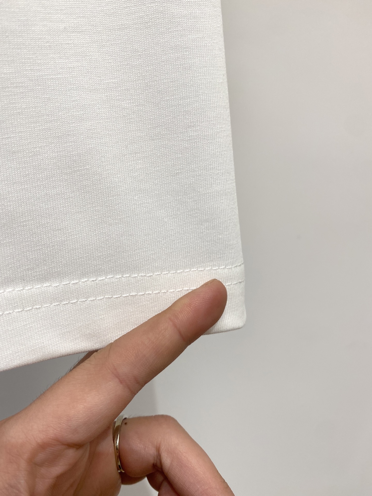 Celine 赛琳、2026新品短袖T恤，帅气时尚，胸前顶级印花字母logo，简约百搭款。面料棉 不仅挺