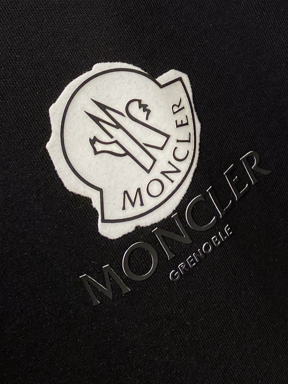 蒙口、2026新品短袖T恤，帅气时尚，胸前顶级印花图案字母logo，简约百搭款。面料棉 不仅挺括，保持潮