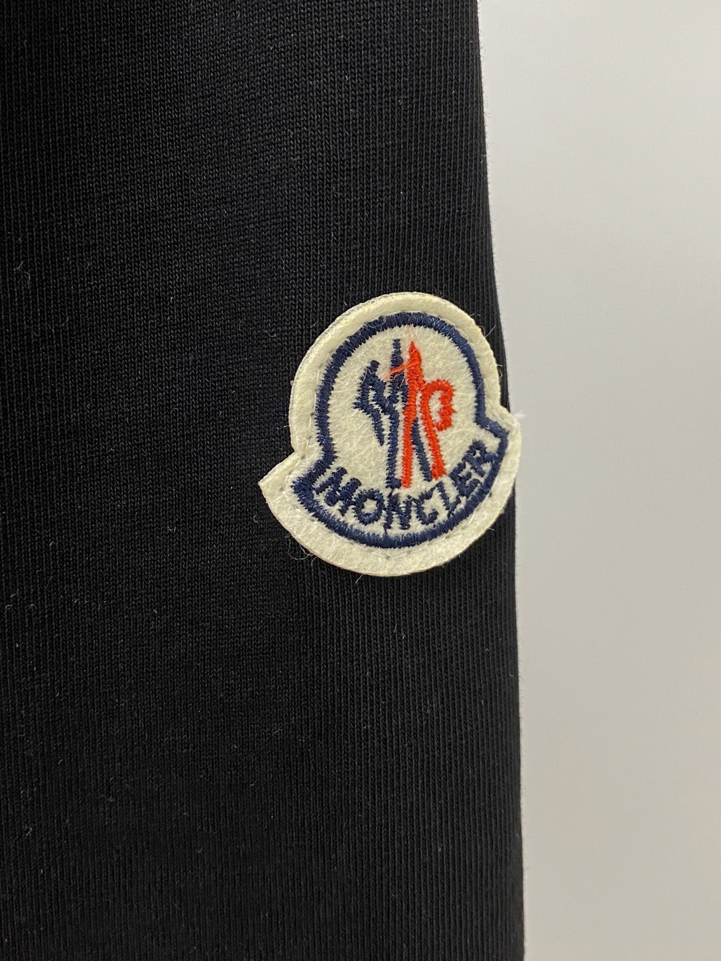 蒙口、2026新品短袖T恤，帅气时尚，胸前顶级印花图案字母logo，简约百搭款。面料棉 不仅挺括，保持潮