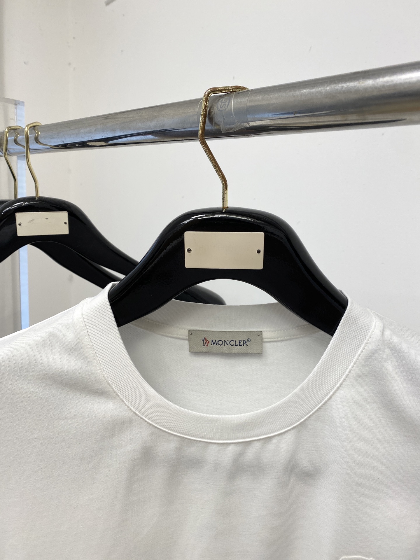 蒙口、2026新品短袖T恤，帅气时尚，胸前顶级印花图案字母logo，简约百搭款。面料棉 不仅挺括，保持潮