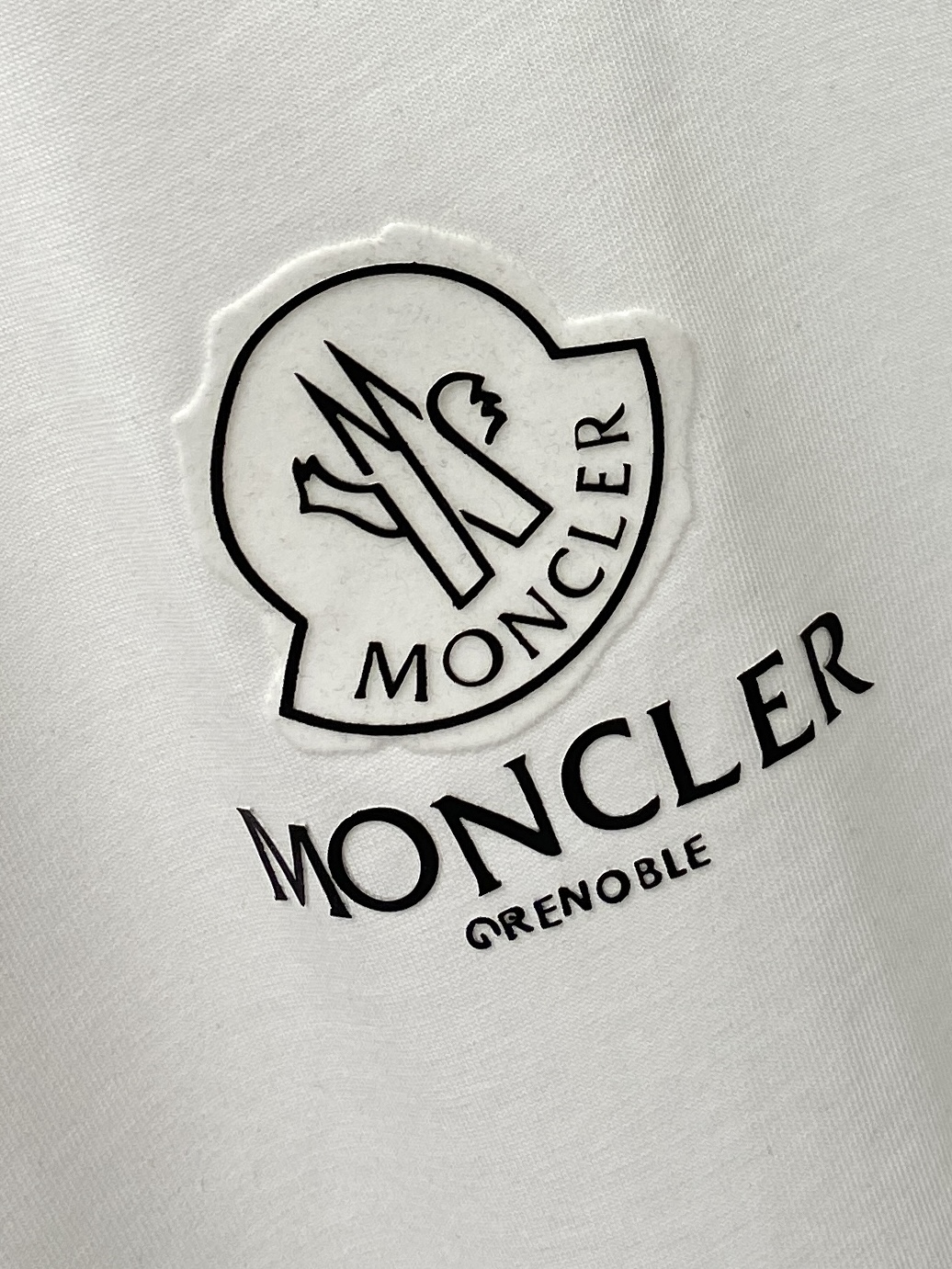 蒙口、2026新品短袖T恤，帅气时尚，胸前顶级印花图案字母logo，简约百搭款。面料棉 不仅挺括，保持潮