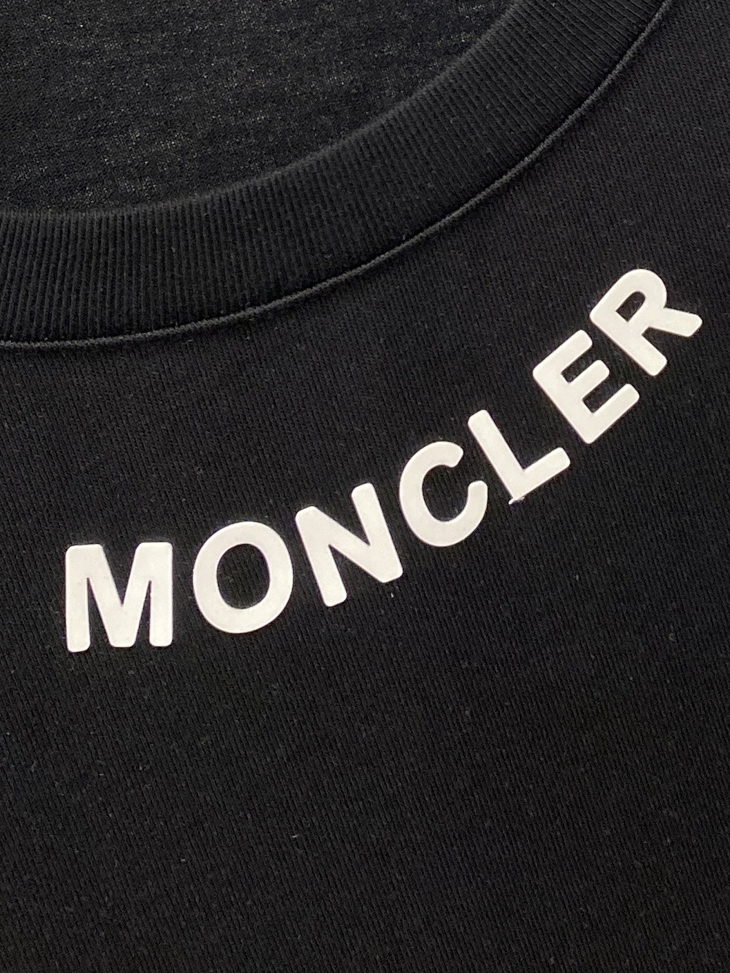 蒙口、2026新品短袖T恤，帅气时尚，领口顶级印胶字母logo，简约百搭款。面料棉 不仅挺括，保持潮流的