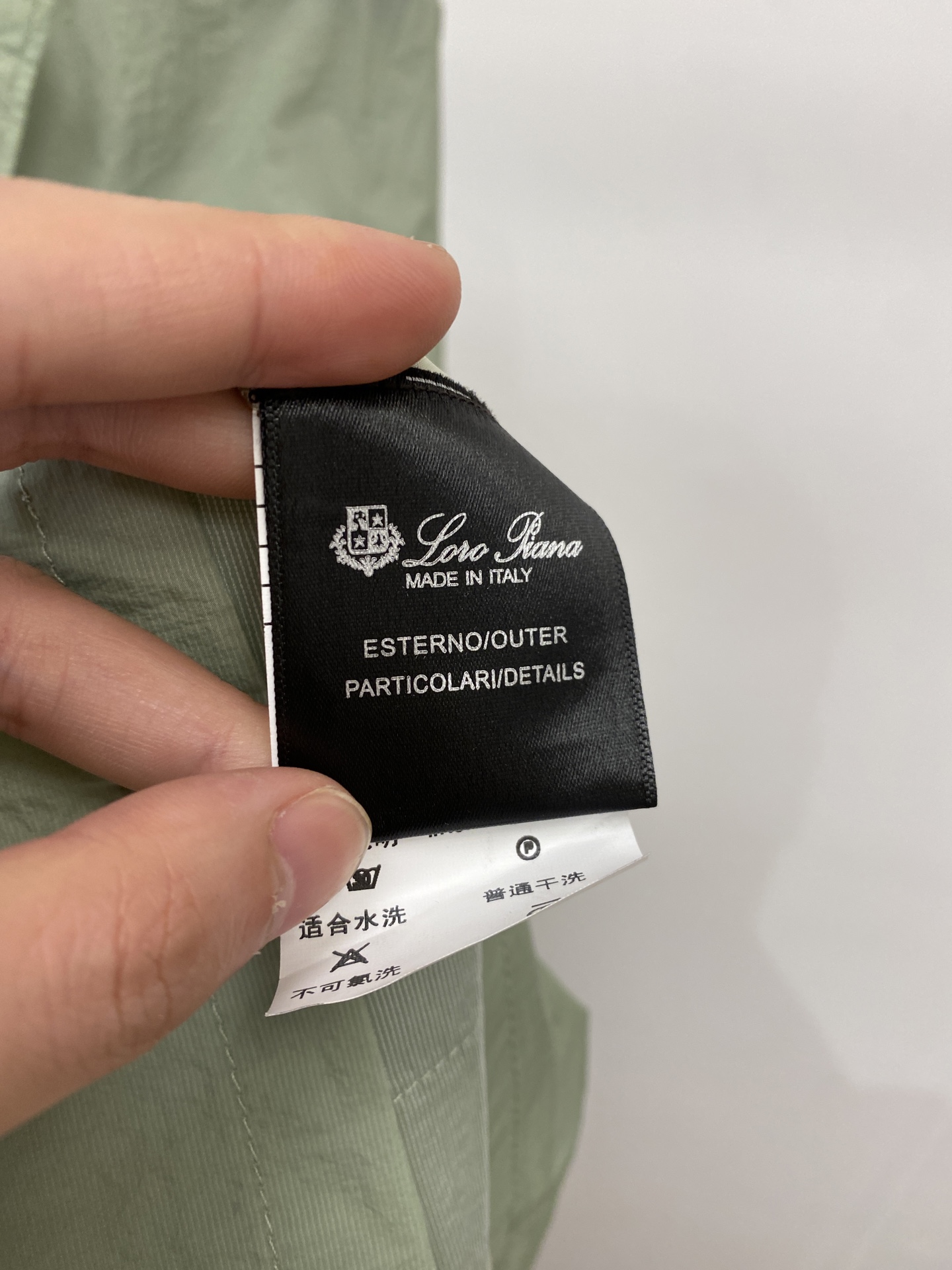 Loro Piana、2026新品防晒衣外套，帅气时尚，衣下顶级印胶字母Logo，简约百搭款。面料棉 不