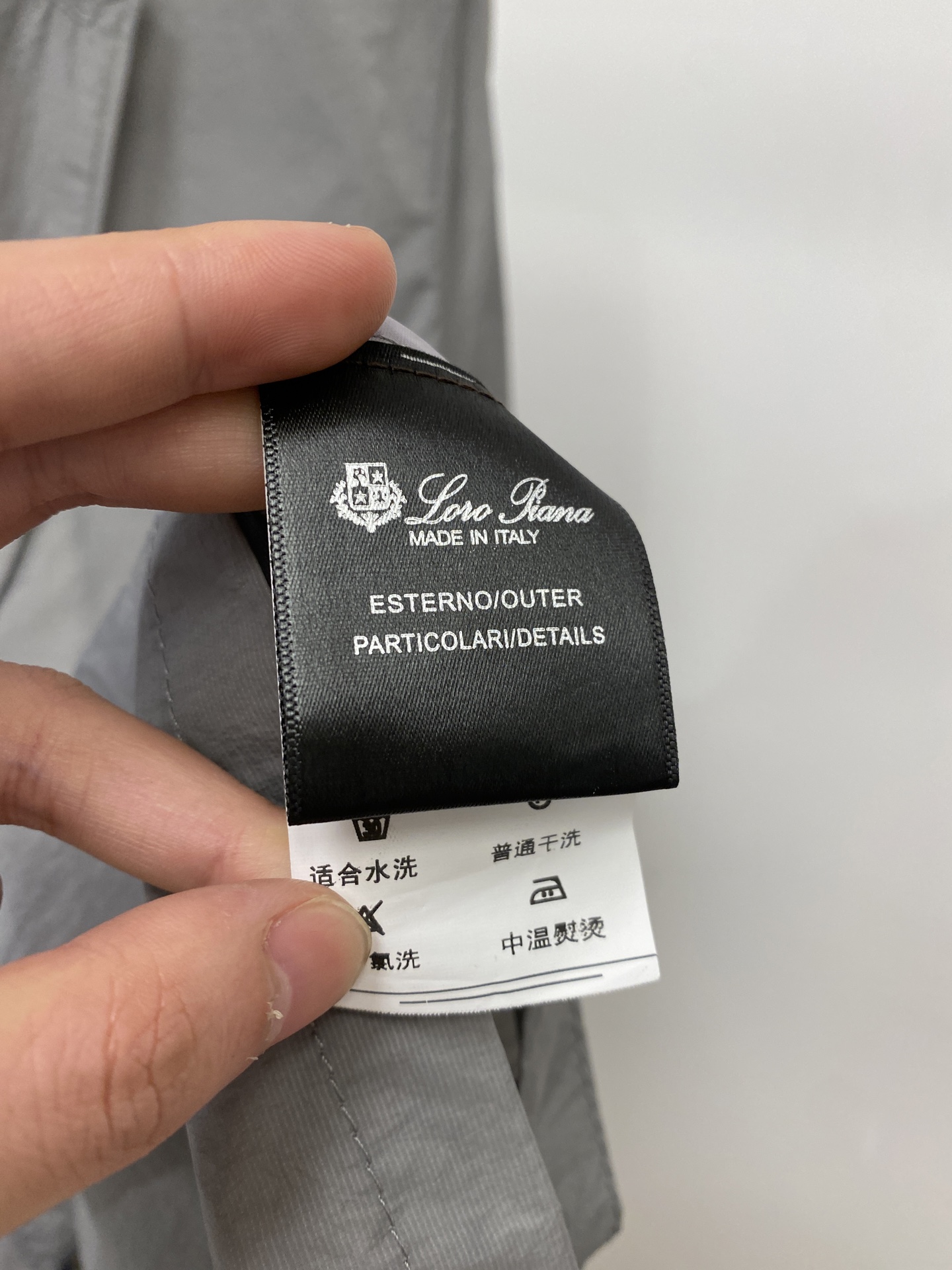 Loro Piana、2026新品防晒衣外套，帅气时尚，衣下顶级印胶字母Logo，简约百搭款。面料棉 不