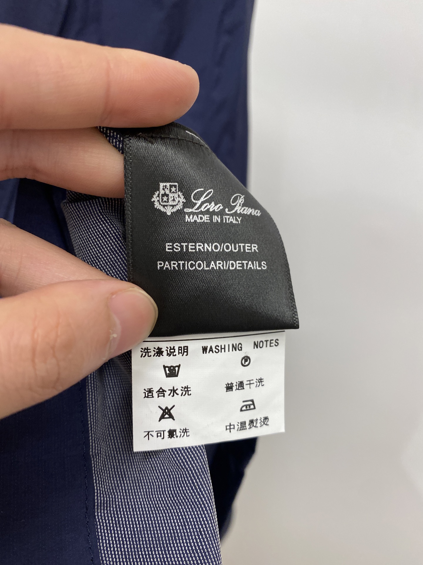 Loro Piana、2026新品防晒衣外套，帅气时尚，衣下顶级印胶字母Logo，简约百搭款。面料棉 不