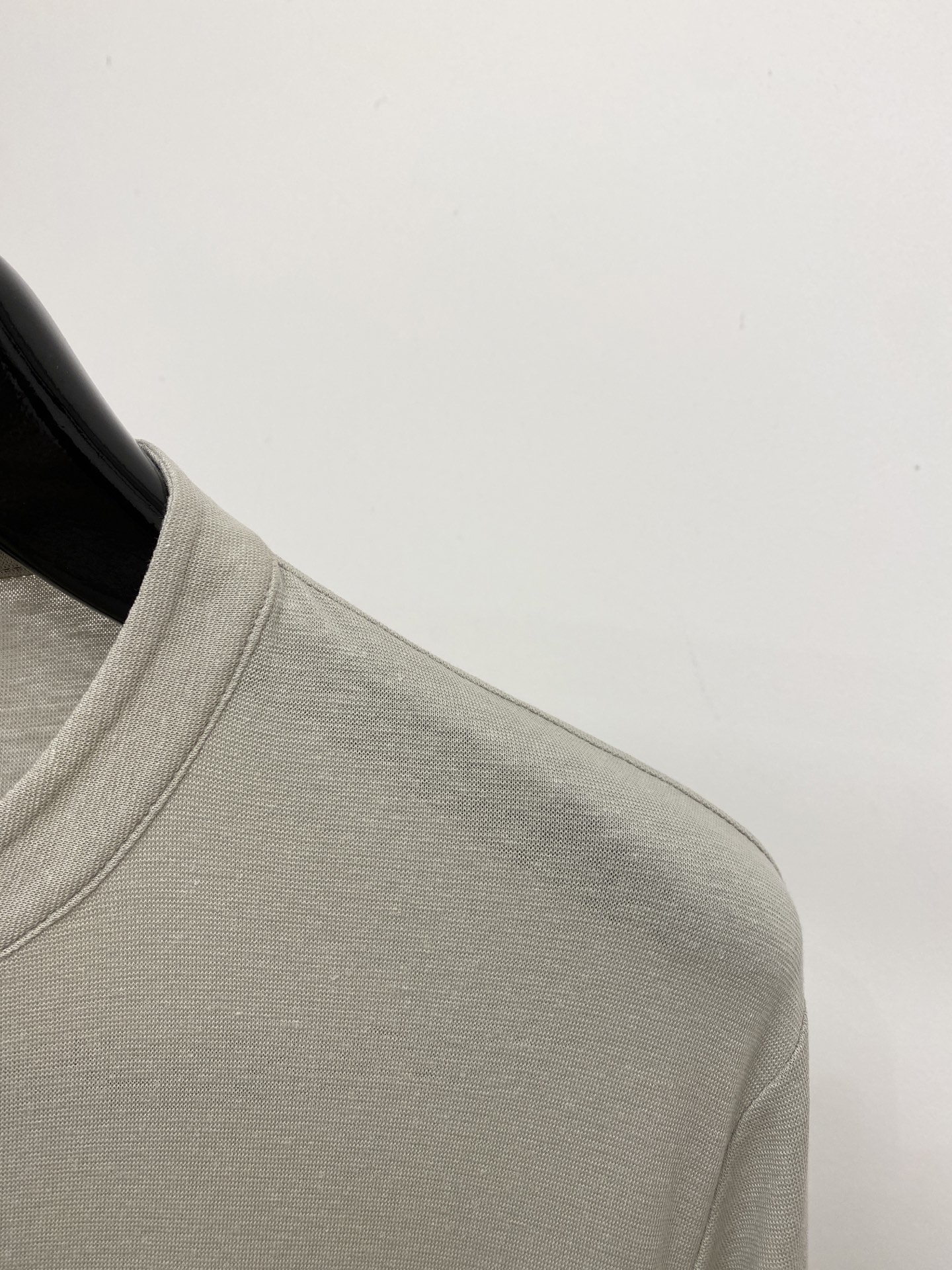 ￼ Loro Piana、2026新品短袖T恤，帅气时尚，胸前顶级印胶图案Logo，简约百搭款。面料棉 