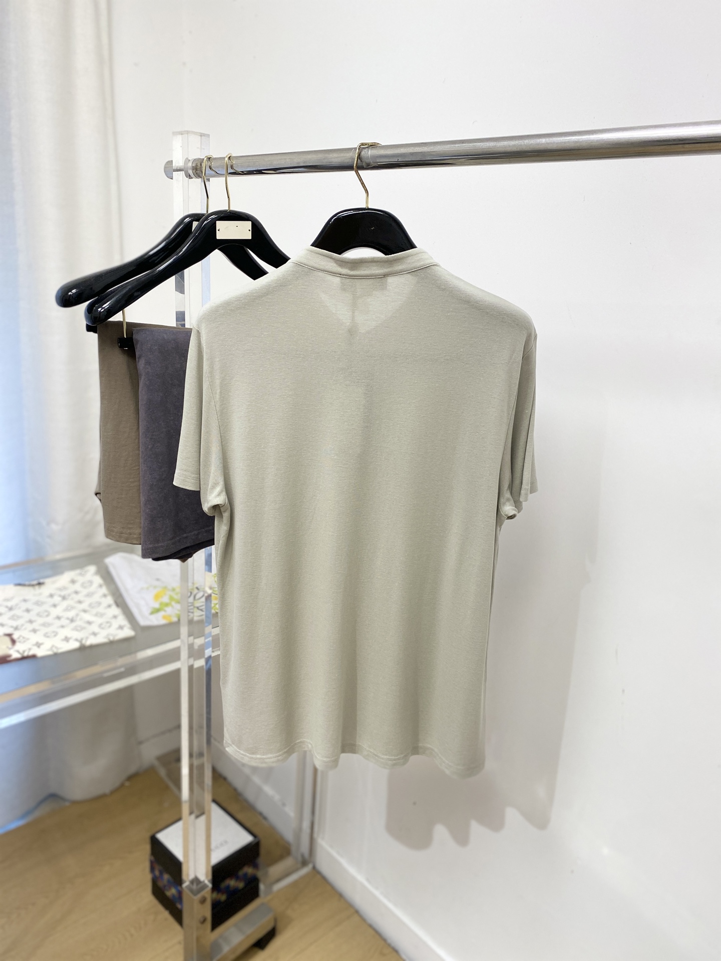 ￼ Loro Piana、2026新品短袖T恤，帅气时尚，胸前顶级印胶图案Logo，简约百搭款。面料棉 