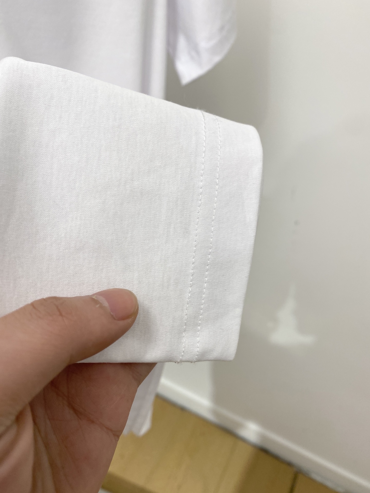 爱马仕、2026新品短袖T恤，帅气时尚，胸前顶级定织图案logo，简约百搭款。面料棉 不仅挺括，保持潮流