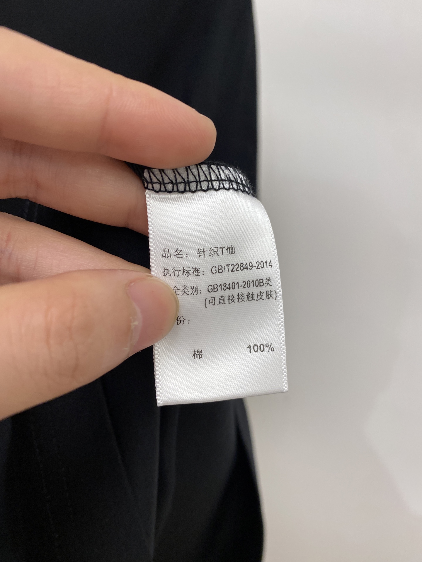 爱马仕、2026新品短袖T恤，帅气时尚，胸前顶级定织图案logo，简约百搭款。面料棉 不仅挺括，保持潮流