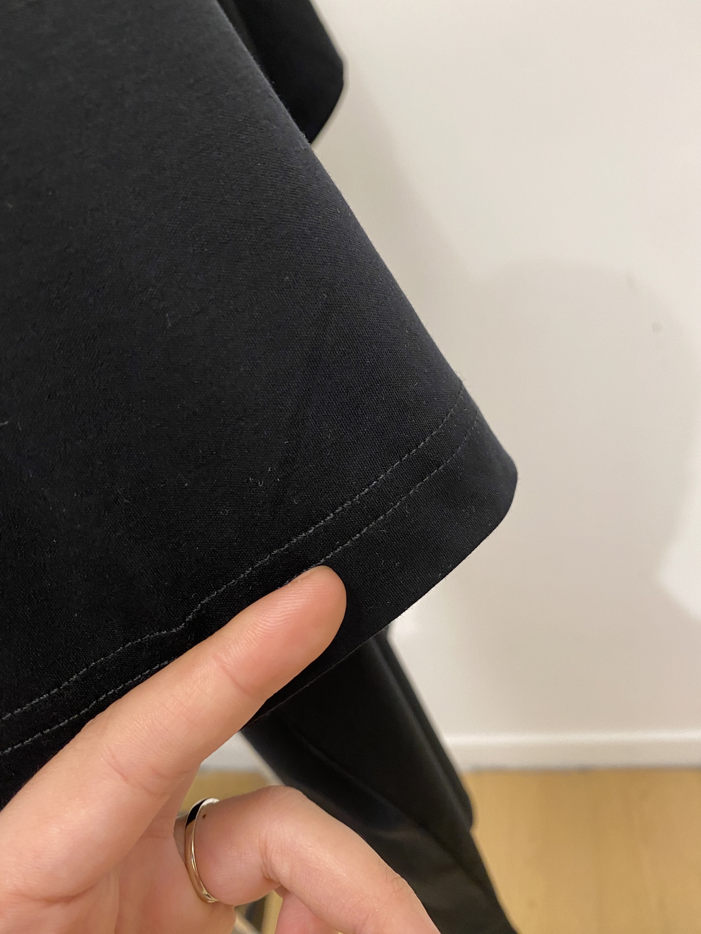 爱马仕、2026新品短袖T恤，帅气时尚，胸前顶级定织图案logo，简约百搭款。面料棉 不仅挺括，保持潮流