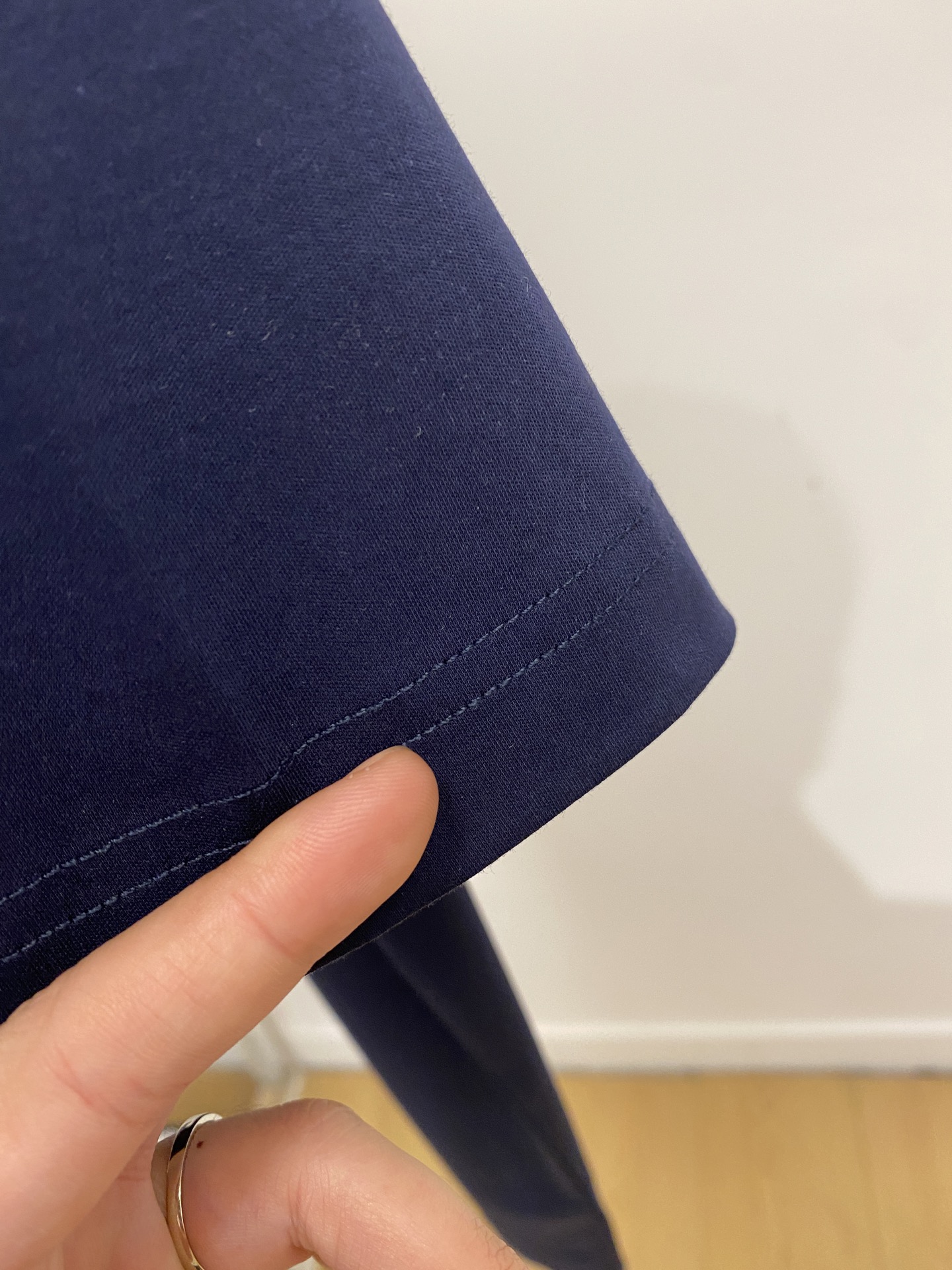 爱马仕、2026新品短袖T恤，帅气时尚，胸前顶级定织图案logo，简约百搭款。面料棉 不仅挺括，保持潮流