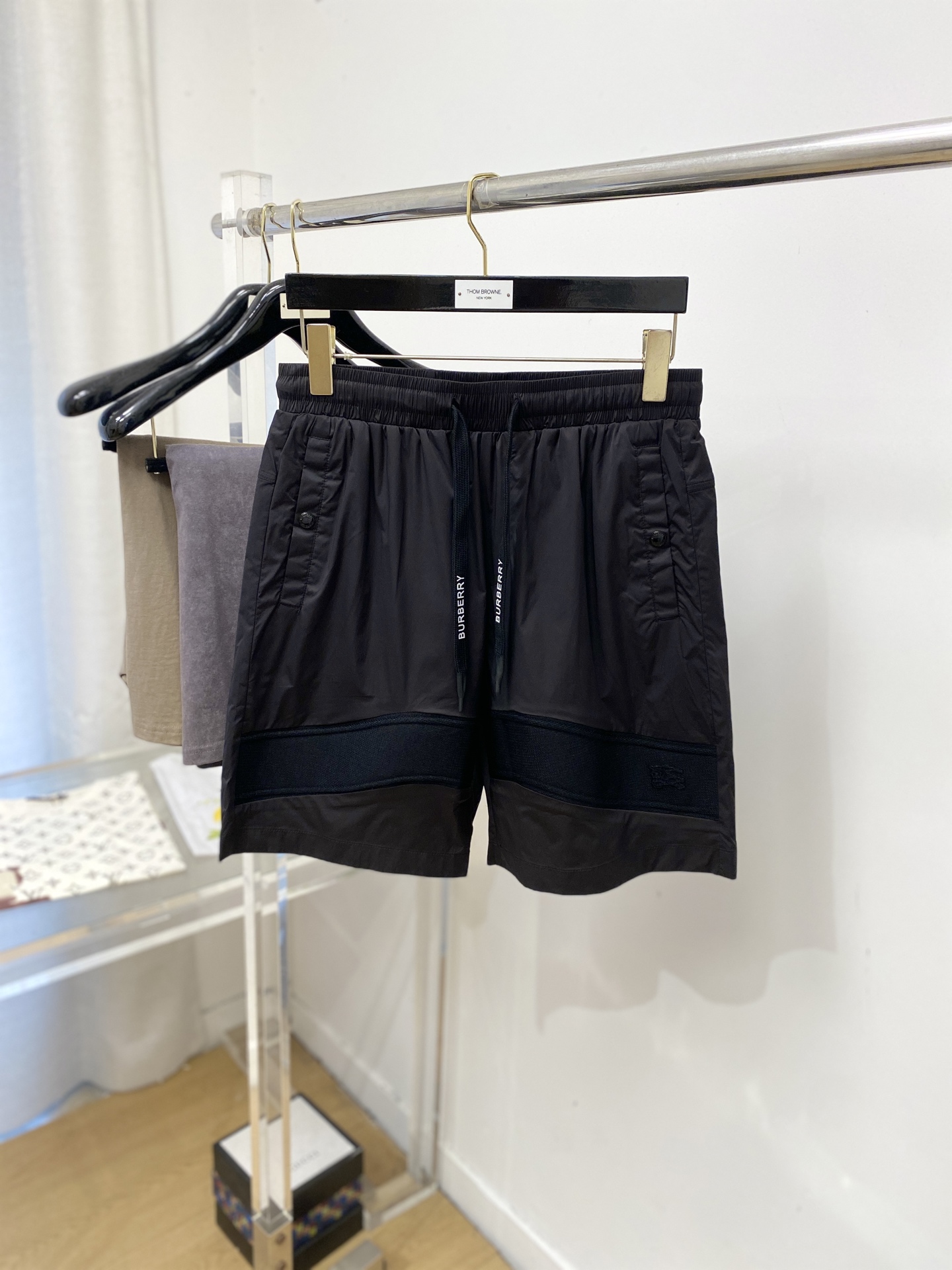 巴宝莉、2026爆款休闲短裤 高弹显瘦必爆简约百搭爆款，做工精细，每一针都看得到用心，超多明星网红最爱 