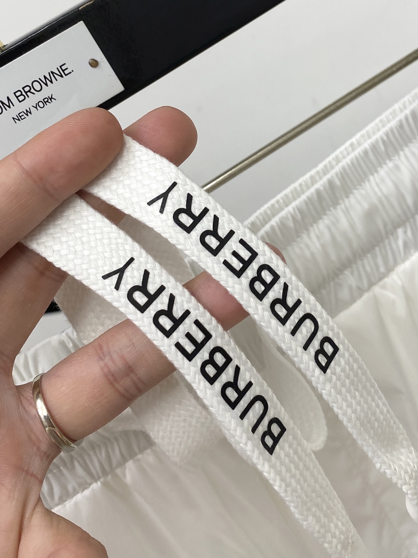 巴宝莉、2026爆款休闲短裤 高弹显瘦必爆简约百搭爆款，做工精细，每一针都看得到用心，超多明星网红最爱 