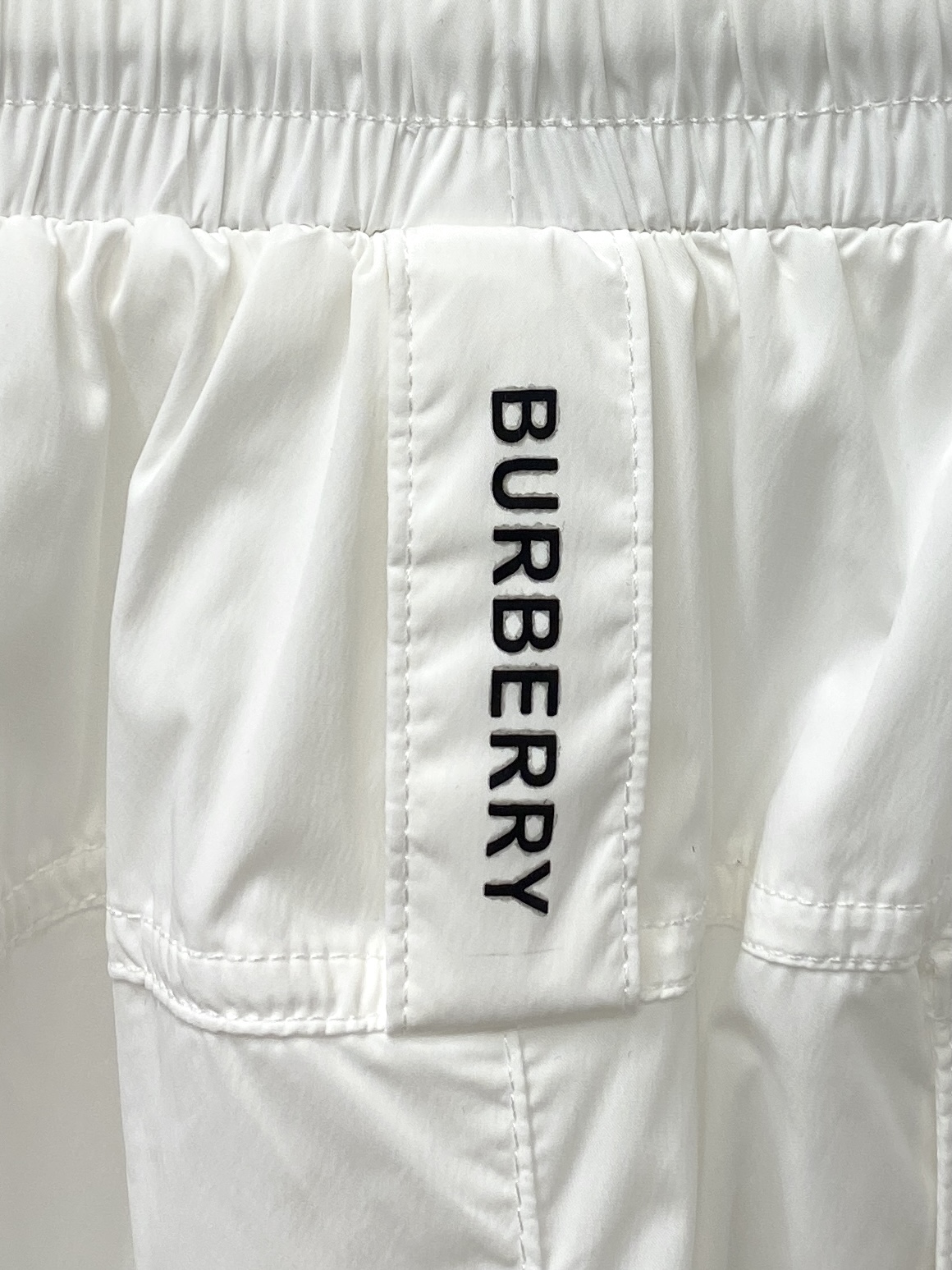 巴宝莉、2026爆款休闲短裤 高弹显瘦必爆简约百搭爆款，做工精细，每一针都看得到用心，超多明星网红最爱 