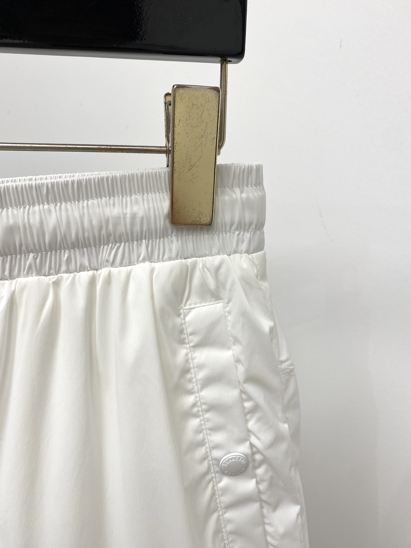 巴宝莉、2026爆款休闲短裤 高弹显瘦必爆简约百搭爆款，做工精细，每一针都看得到用心，超多明星网红最爱 