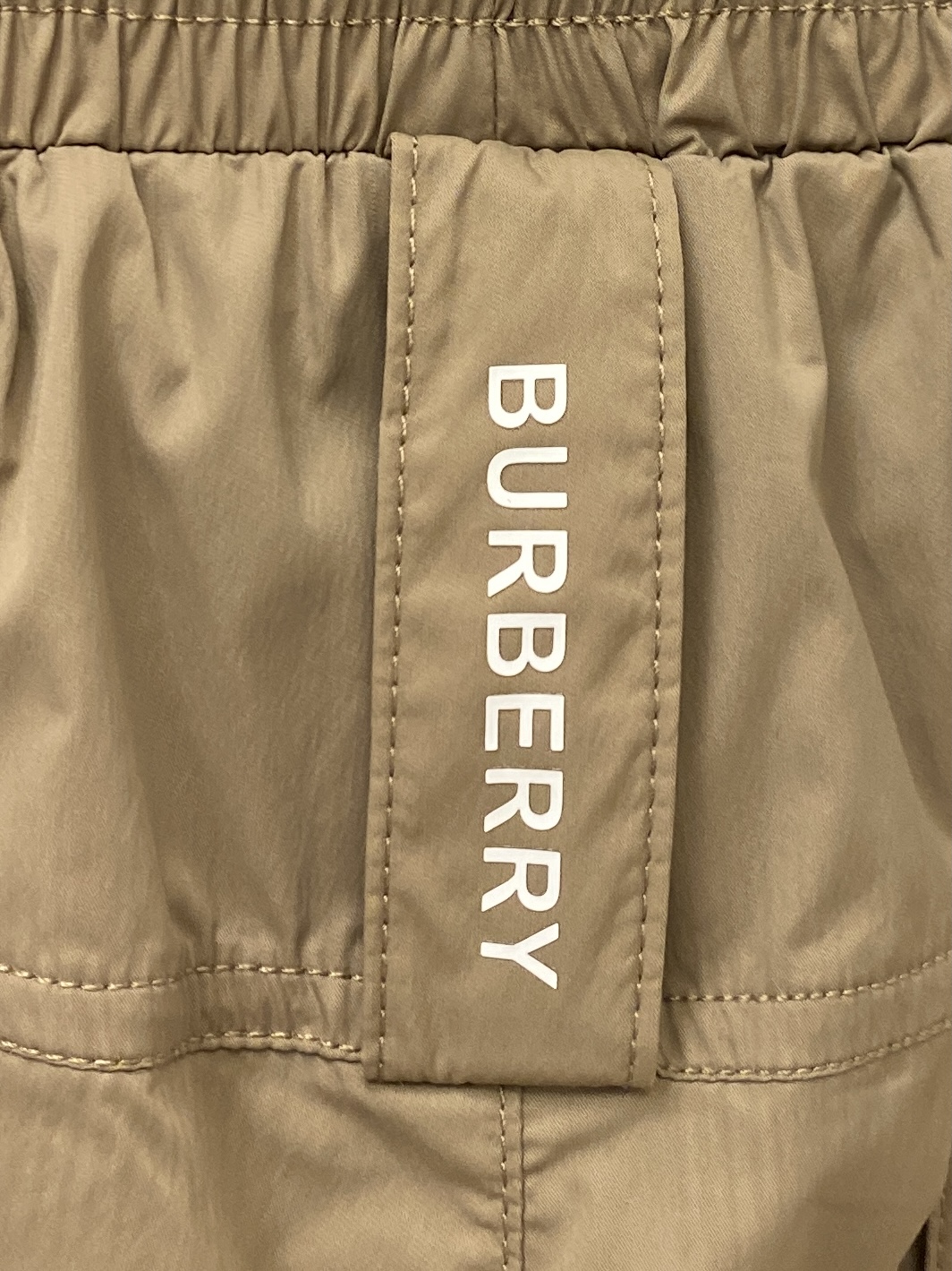 巴宝莉、2026爆款休闲短裤 高弹显瘦必爆简约百搭爆款，做工精细，每一针都看得到用心，超多明星网红最爱 