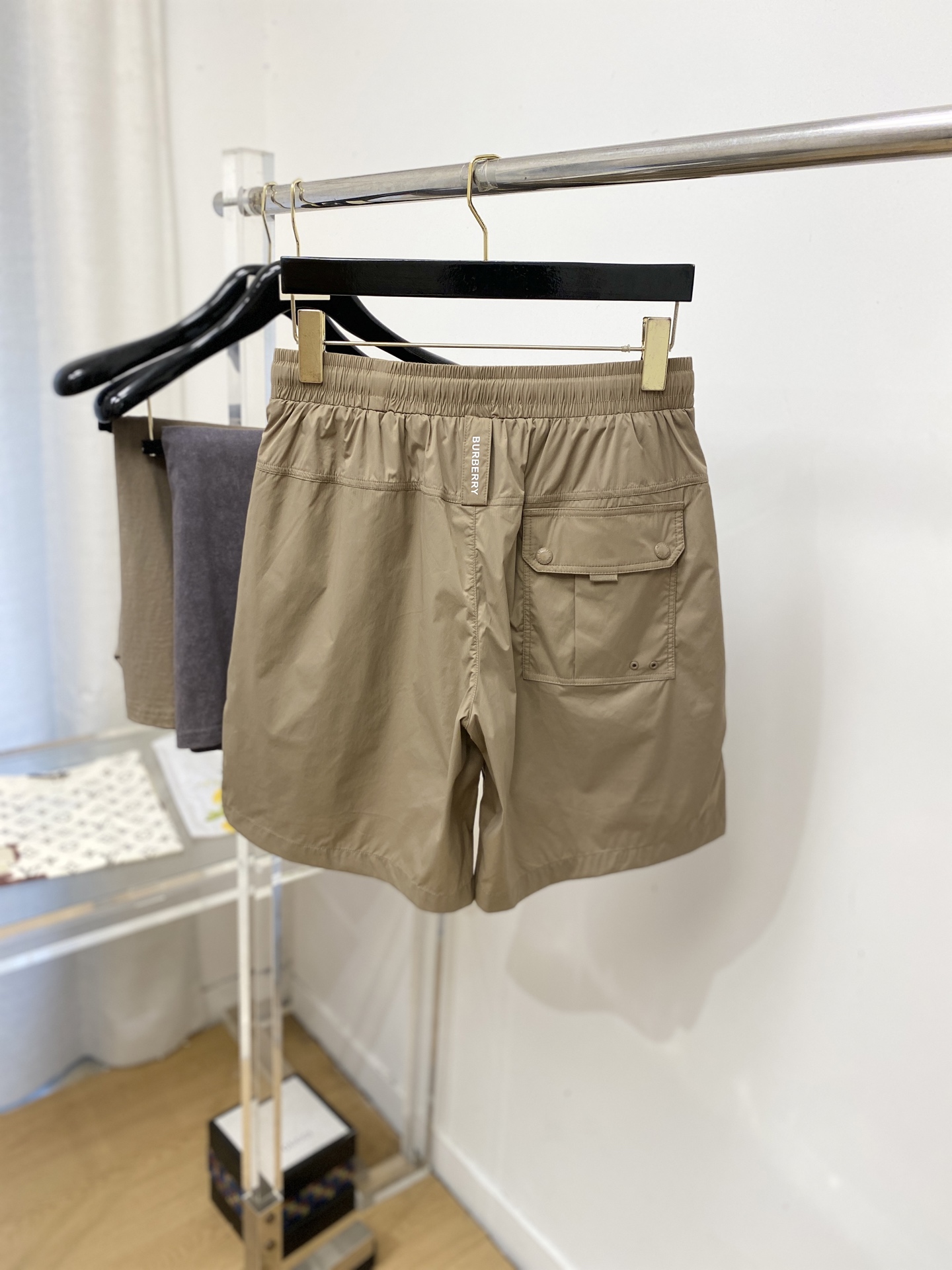 巴宝莉、2026爆款休闲短裤 高弹显瘦必爆简约百搭爆款，做工精细，每一针都看得到用心，超多明星网红最爱 