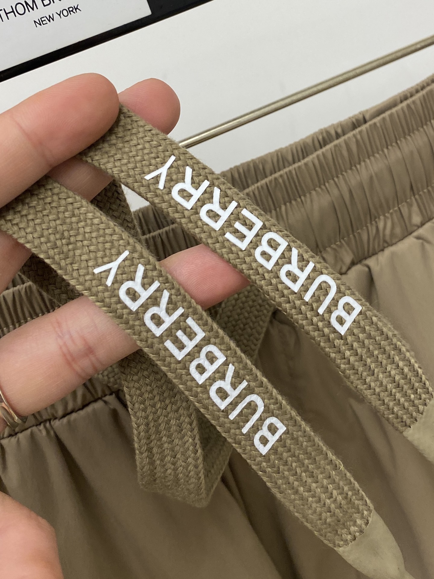 巴宝莉、2026爆款休闲短裤 高弹显瘦必爆简约百搭爆款，做工精细，每一针都看得到用心，超多明星网红最爱 