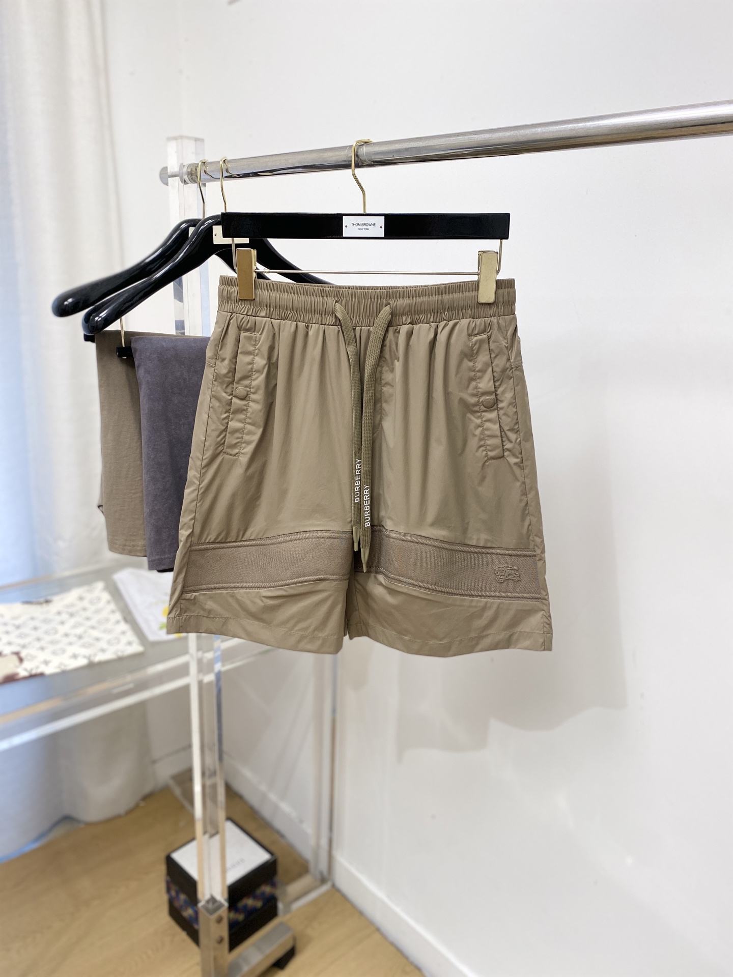 巴宝莉、2026爆款休闲短裤 高弹显瘦必爆简约百搭爆款，做工精细，每一针都看得到用心，超多明星网红最爱 