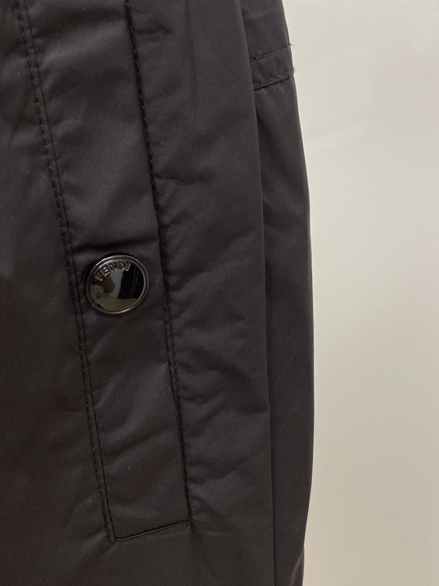 芬迪、2026爆款休闲短裤 高弹显瘦必爆简约百搭爆款，做工精细，每一针都看得到用心，超多明星网红最爱 拉